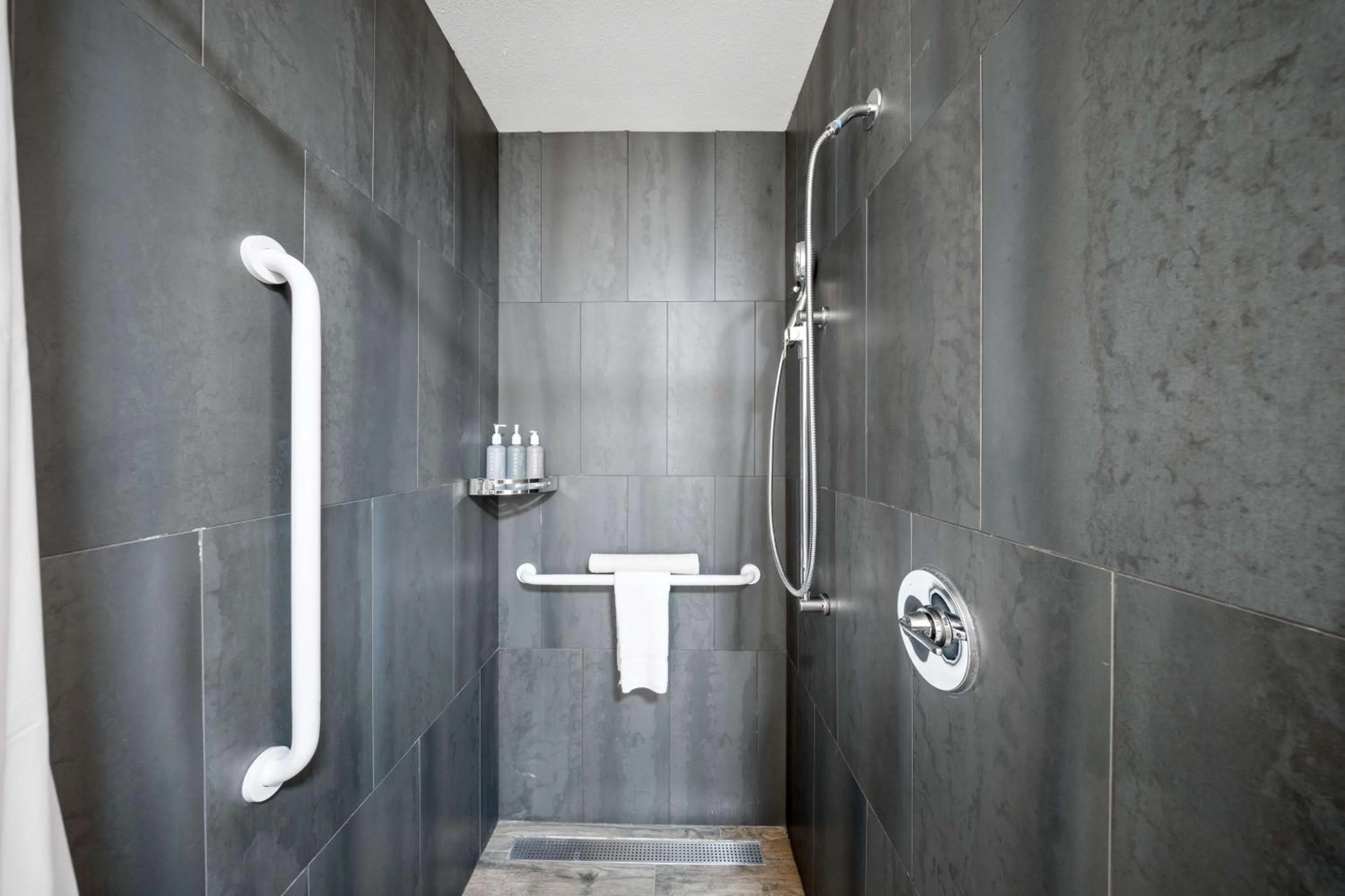 Bathroom in Sonesta Essential Vacaville Napa Valley