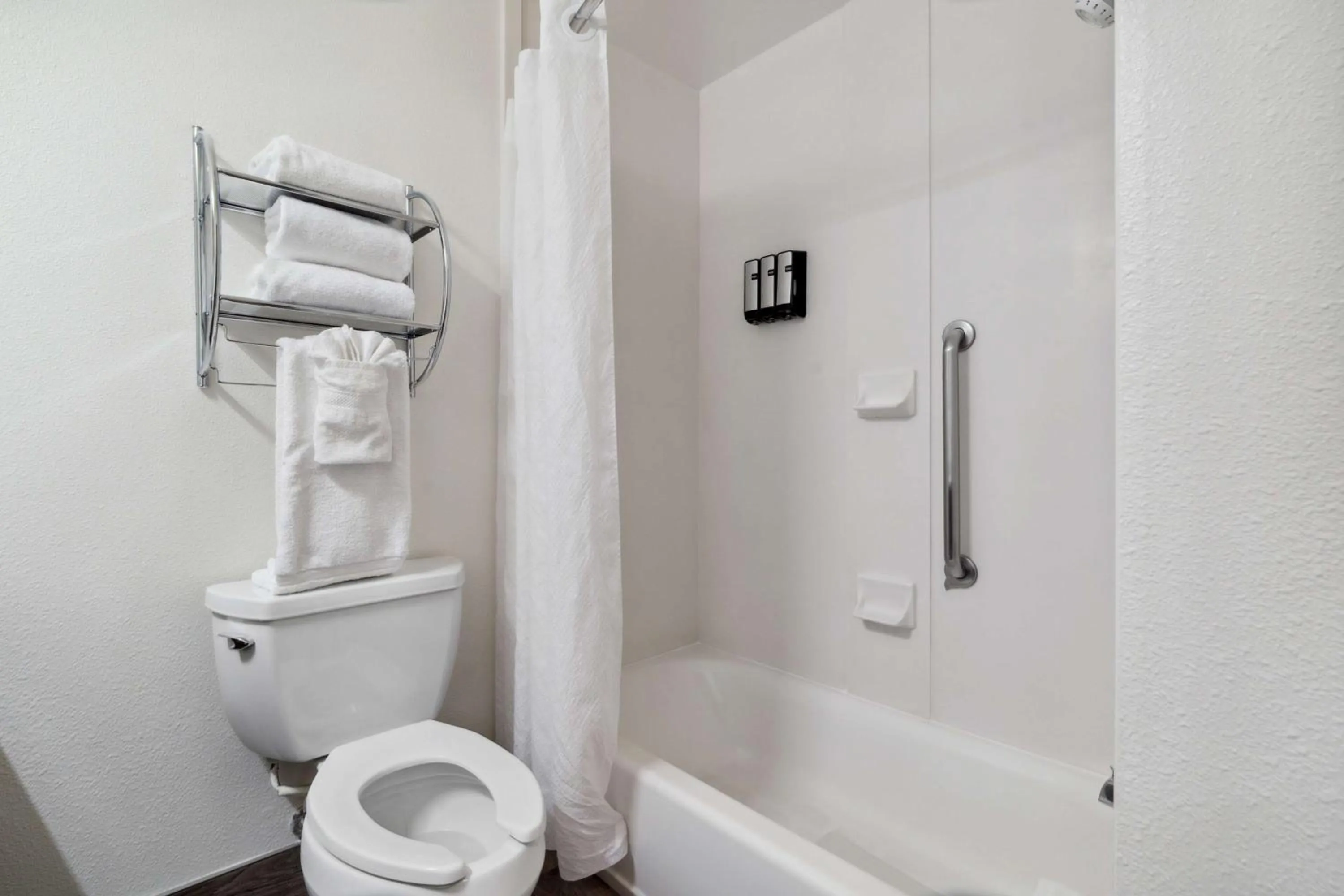 Bathroom in Sonesta Essential Vacaville Napa Valley