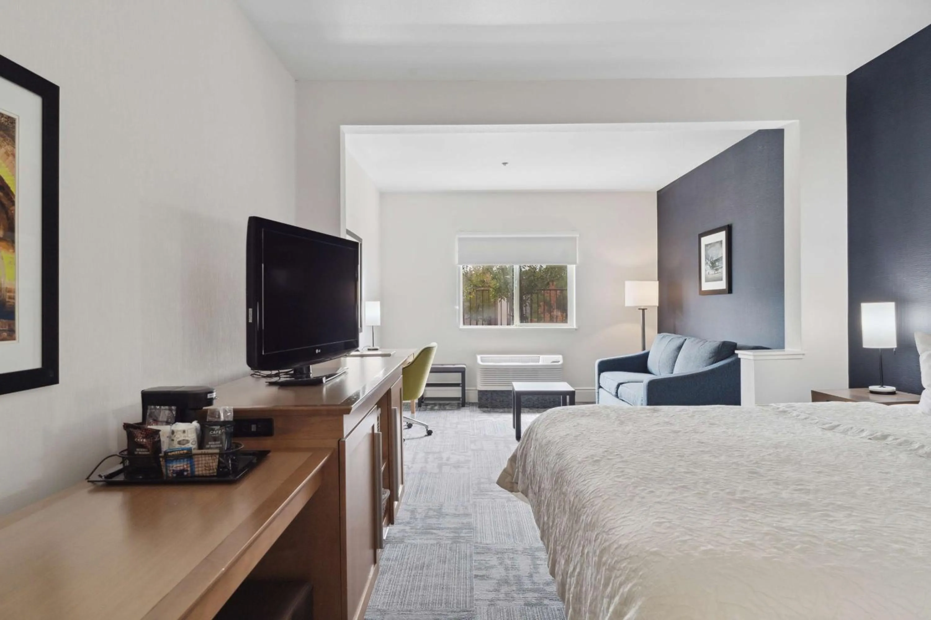 Bedroom, Bed in Sonesta Essential Vacaville Napa Valley