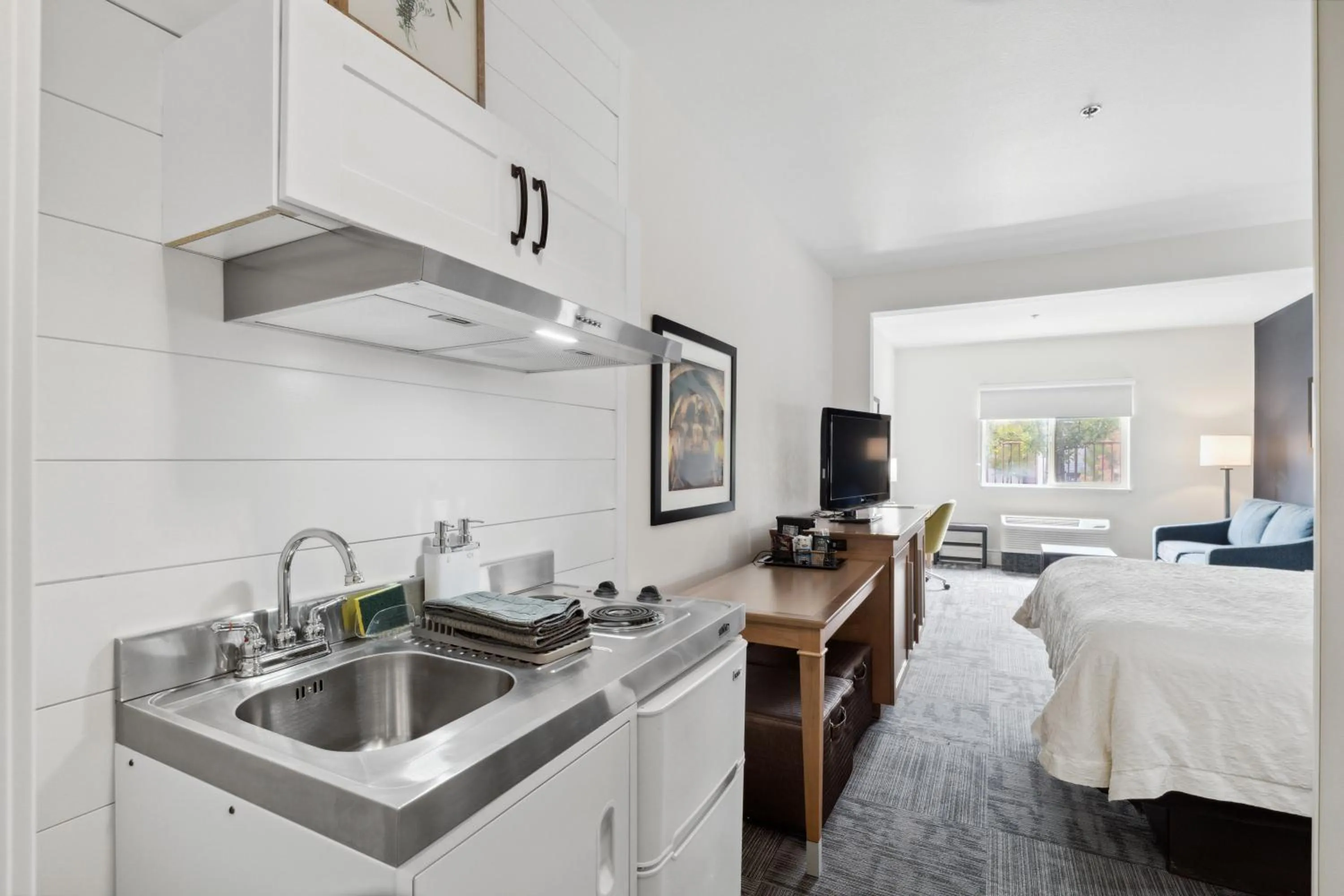 Bed in Sonesta Essential Vacaville Napa Valley