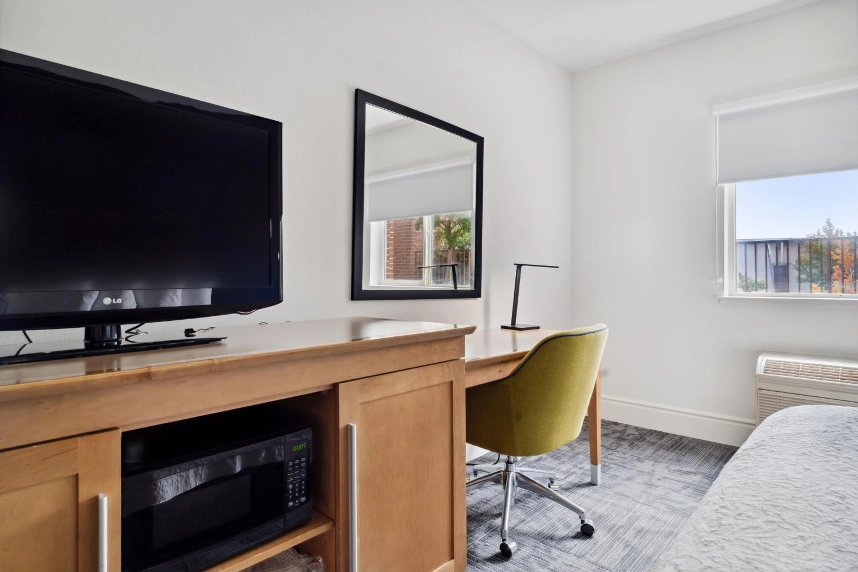 TV and multimedia in Sonesta Essential Vacaville Napa Valley