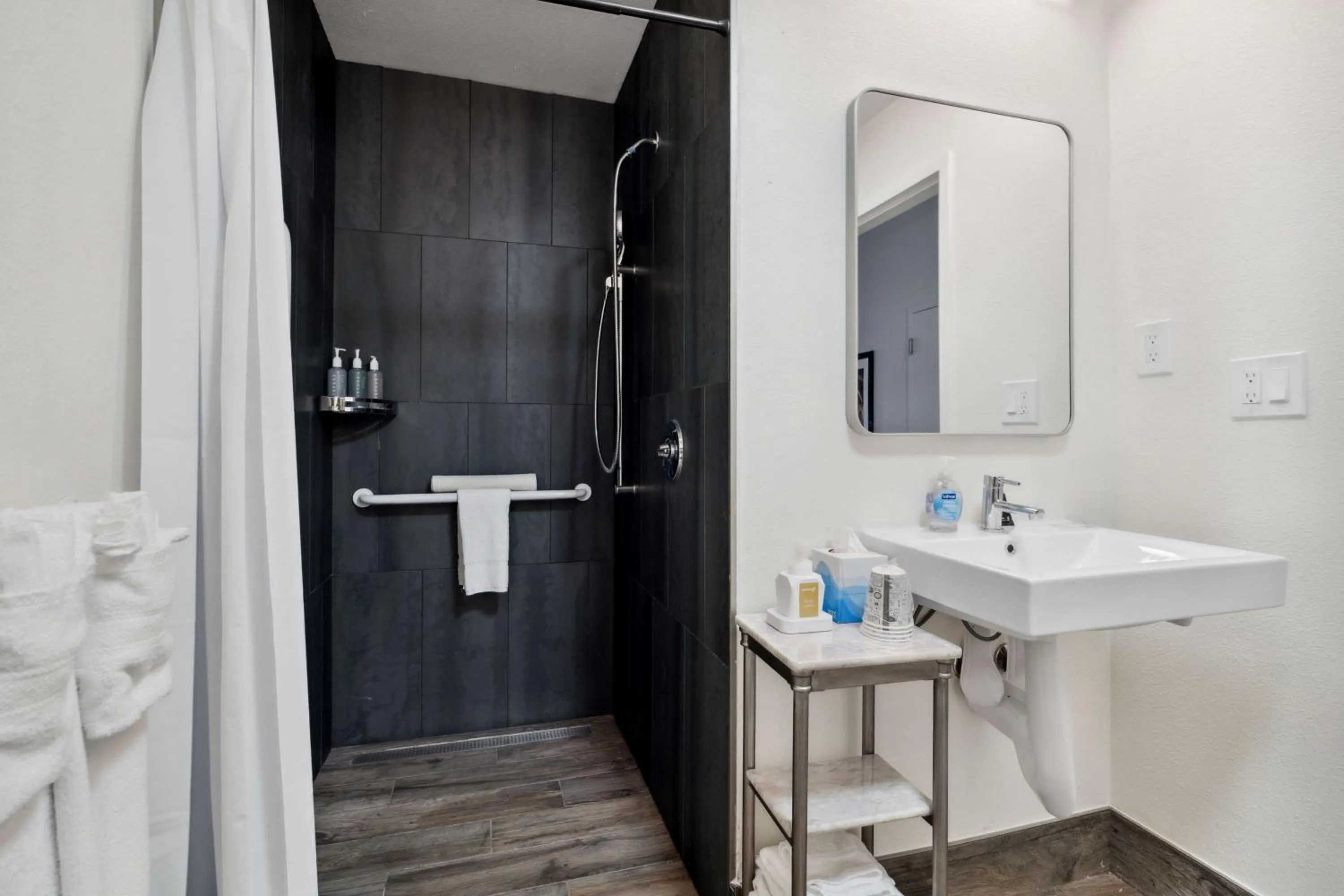 Bathroom in Sonesta Essential Vacaville Napa Valley