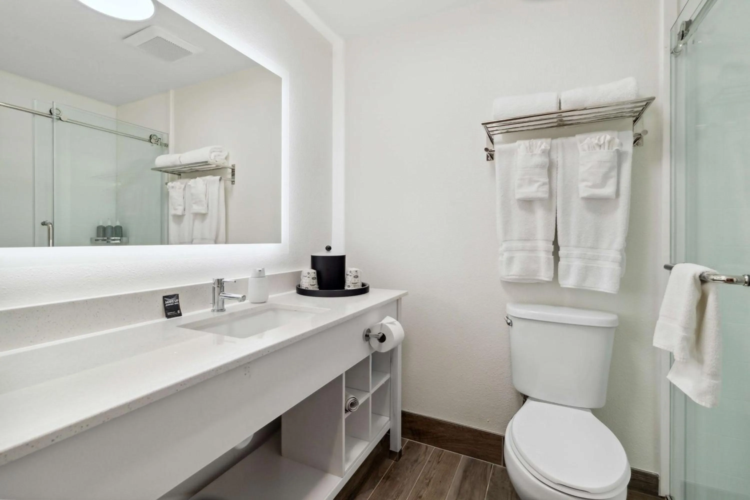 Bathroom in Sonesta Essential Vacaville Napa Valley