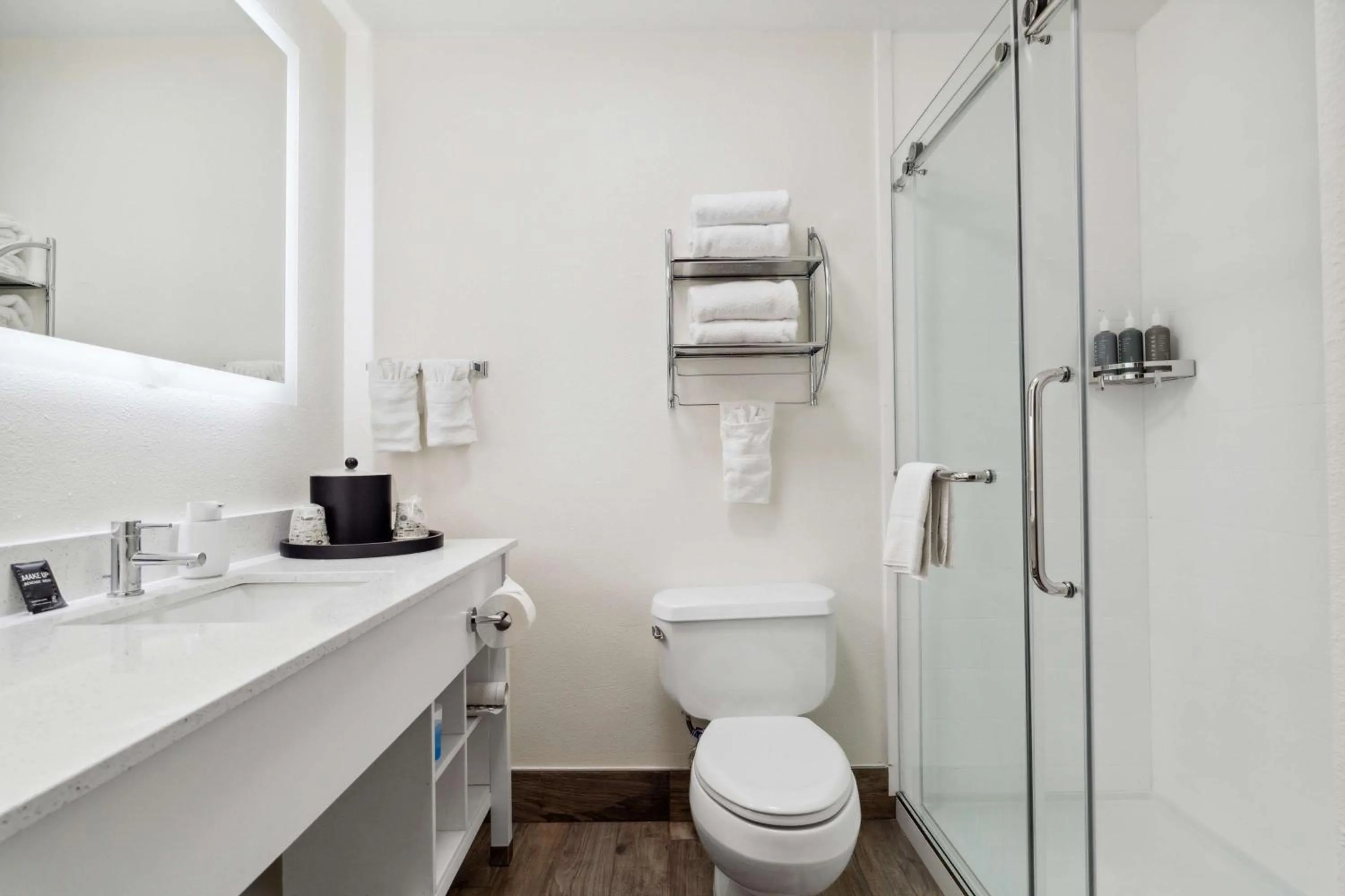 Bathroom in Sonesta Essential Vacaville Napa Valley