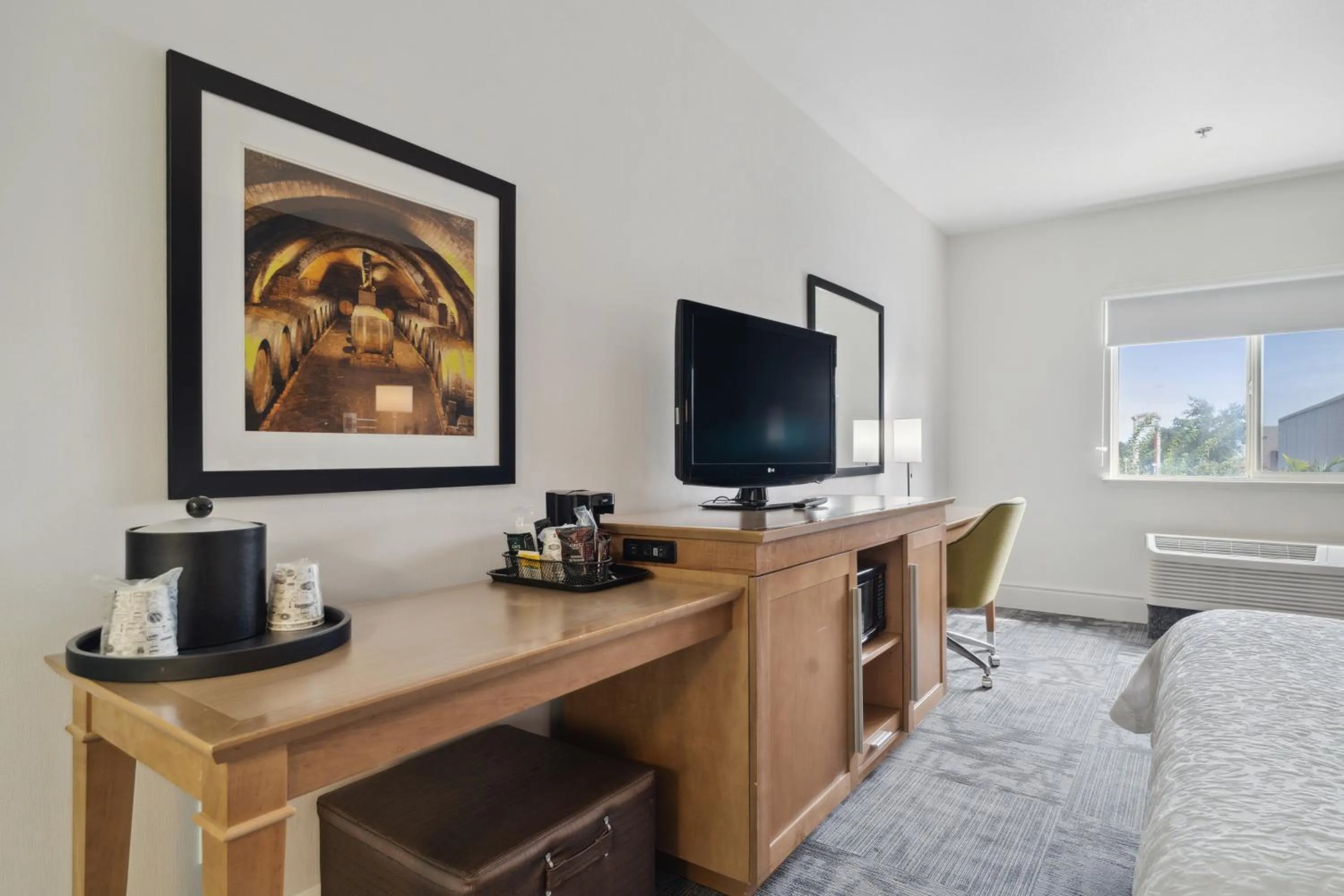 TV and multimedia in Sonesta Essential Vacaville Napa Valley