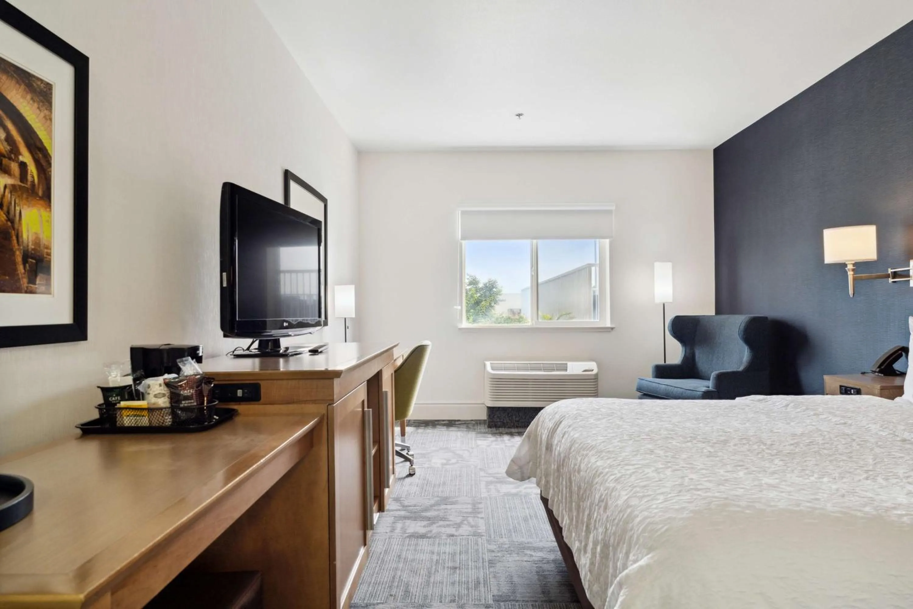 Bedroom, Bed in Sonesta Essential Vacaville Napa Valley