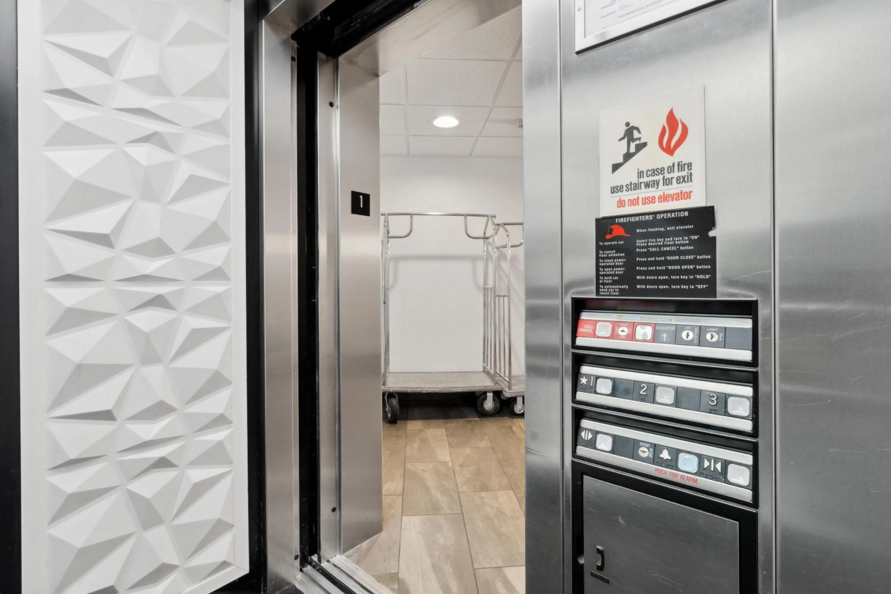 elevator in Sonesta Essential Vacaville Napa Valley