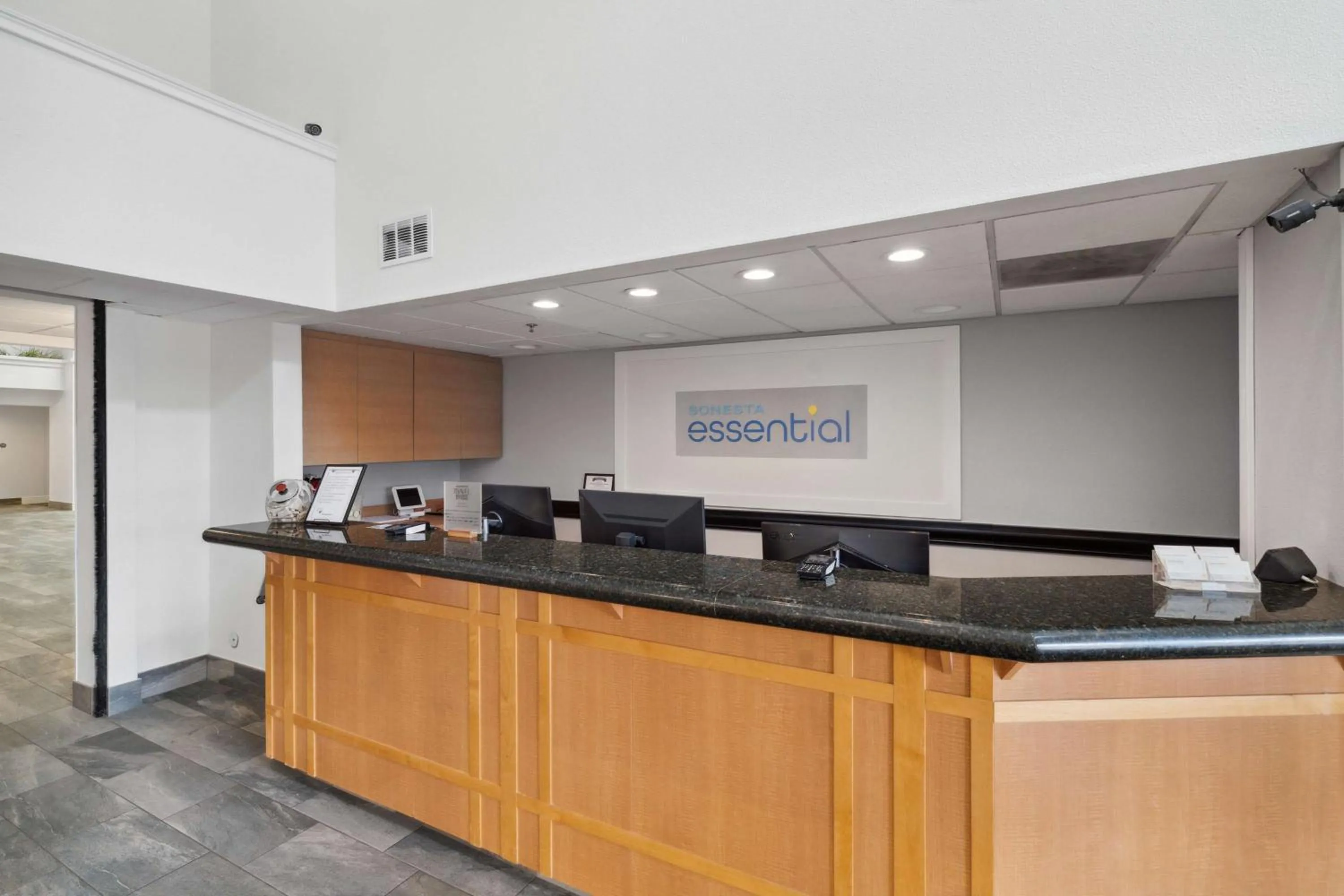 Lobby or reception in Sonesta Essential Vacaville Napa Valley