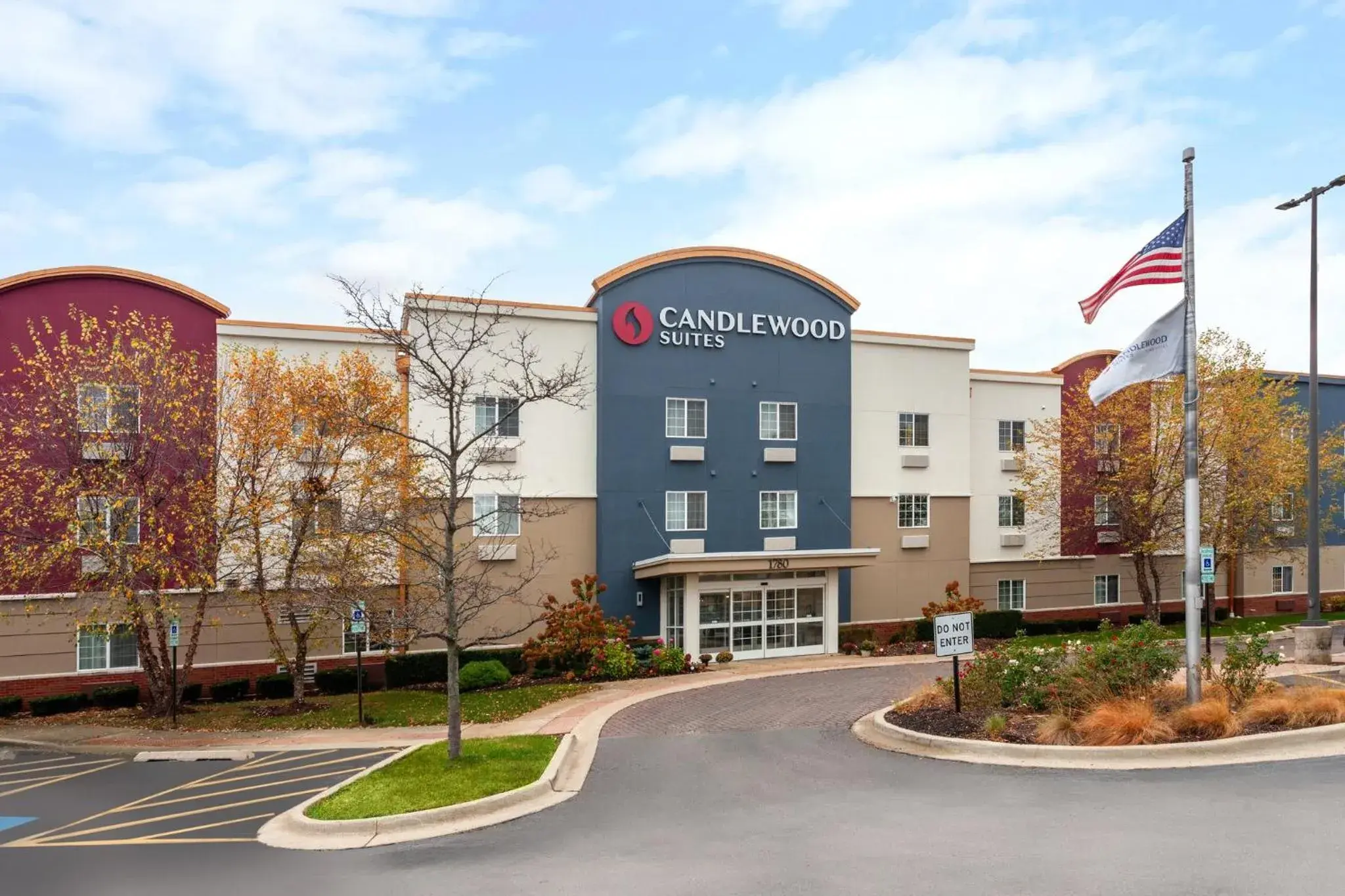 Property building in Candlewood Suites Elgin – Northwest Chicago by IHG Property building in Candlewood Suites Elgin – Northwest Chicago by IHG