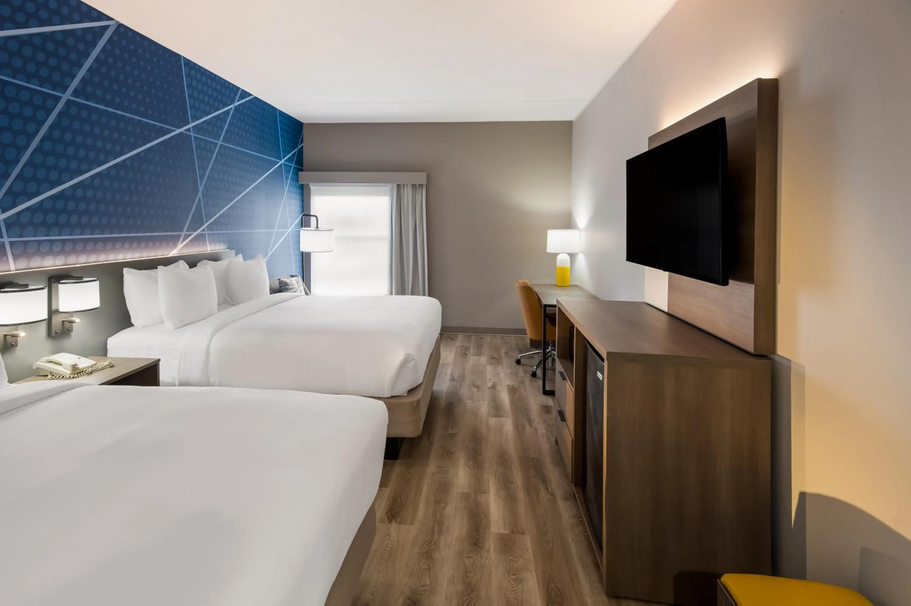 TV and multimedia, Bed in Comfort Inn & Suites Fishers - Indianapolis