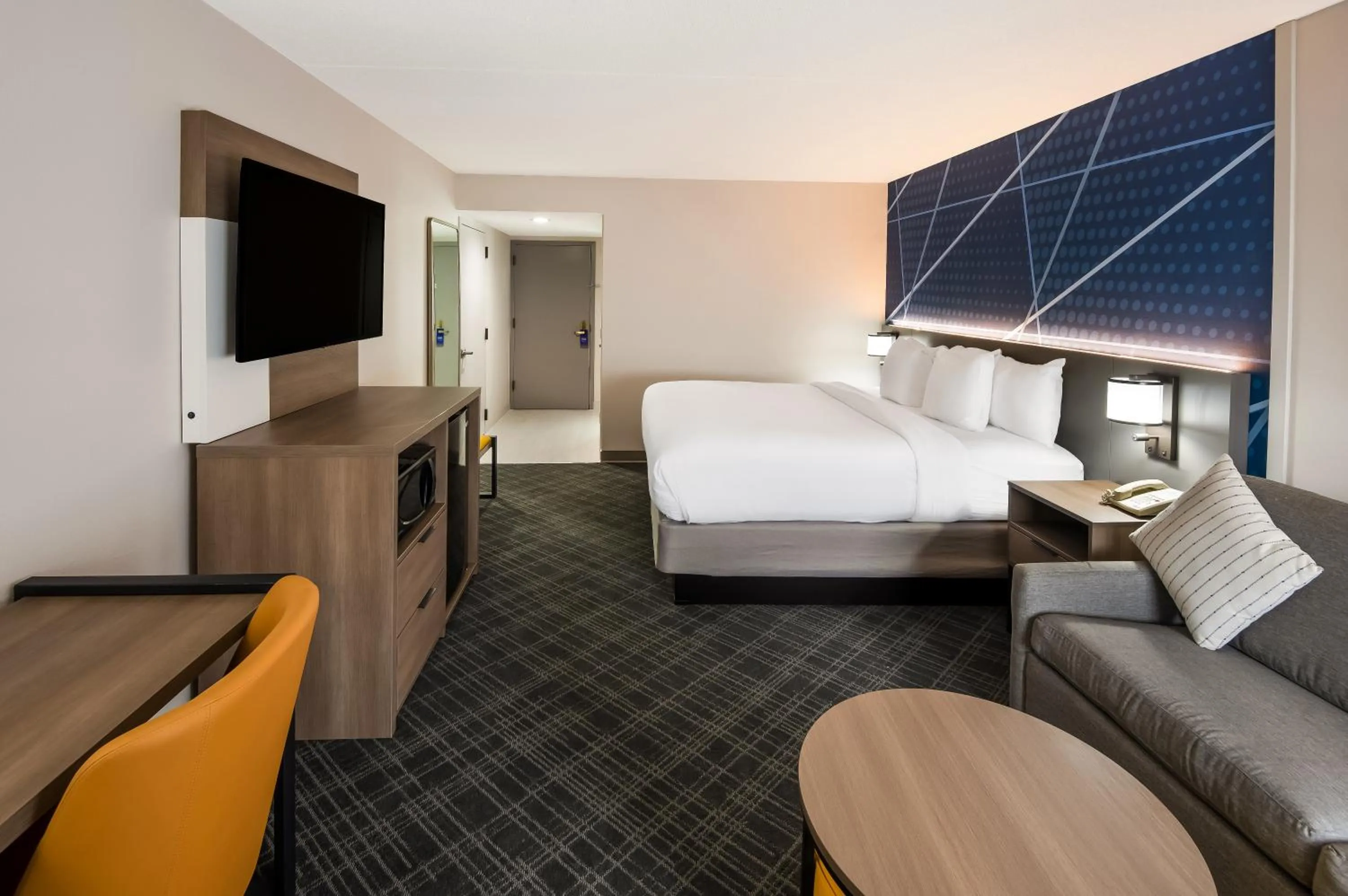 TV and multimedia, Bed in Comfort Inn & Suites Fishers - Indianapolis