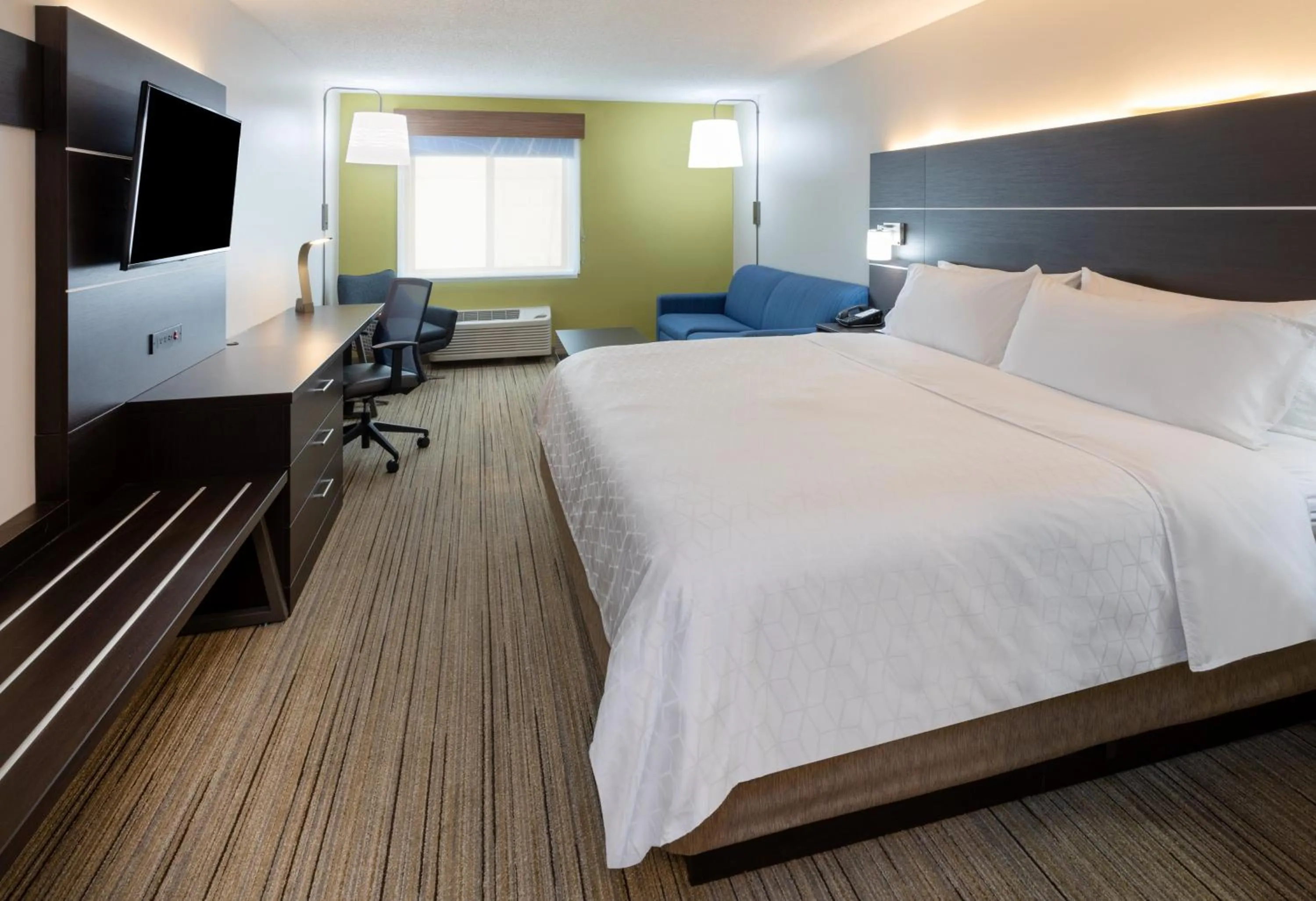Photo of the whole room, Bed in Holiday Inn Express Hotel & Suites Minneapolis-Downtown Convention Center by IHG