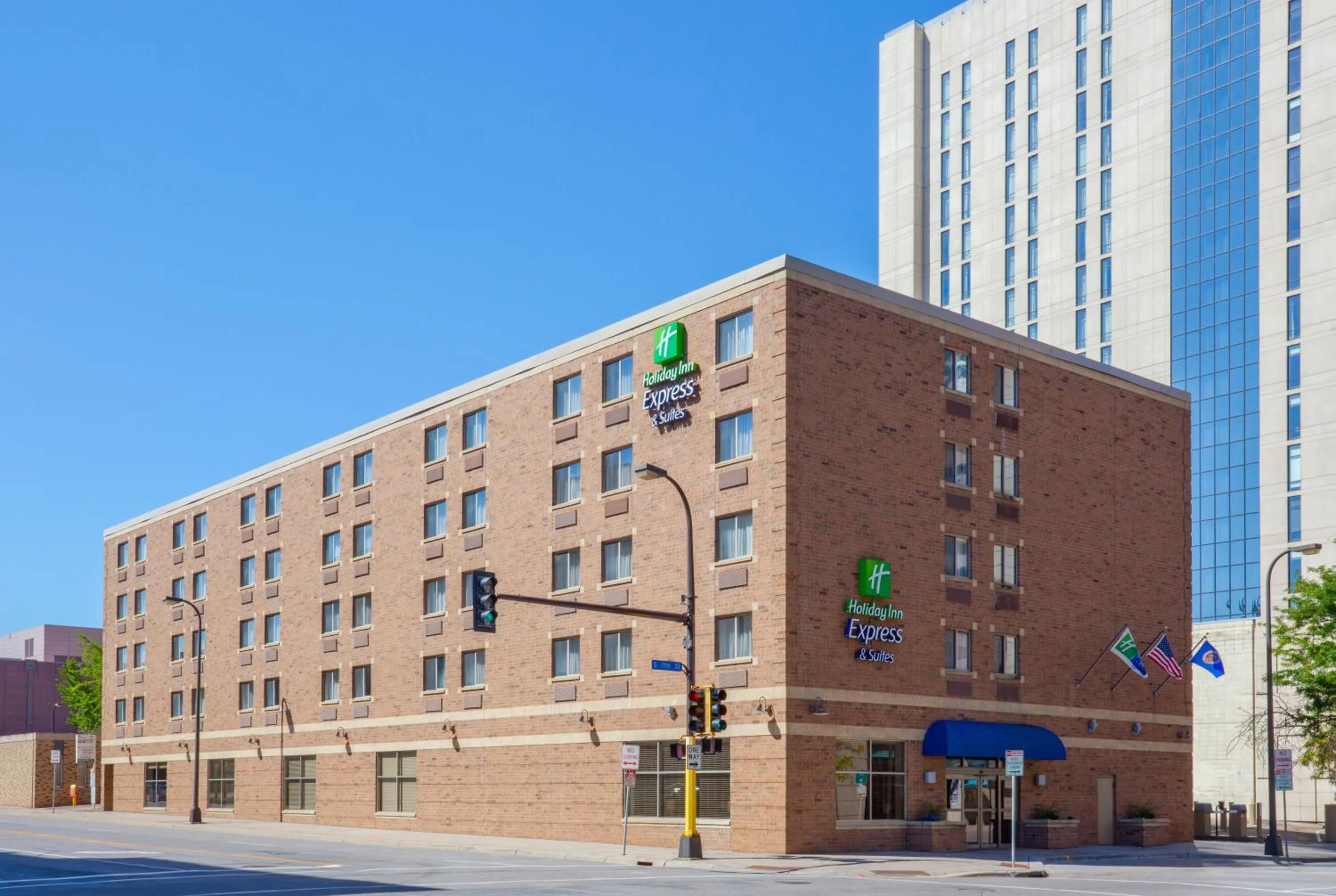Property building in Holiday Inn Express Hotel & Suites Minneapolis-Downtown Convention Center by IHG