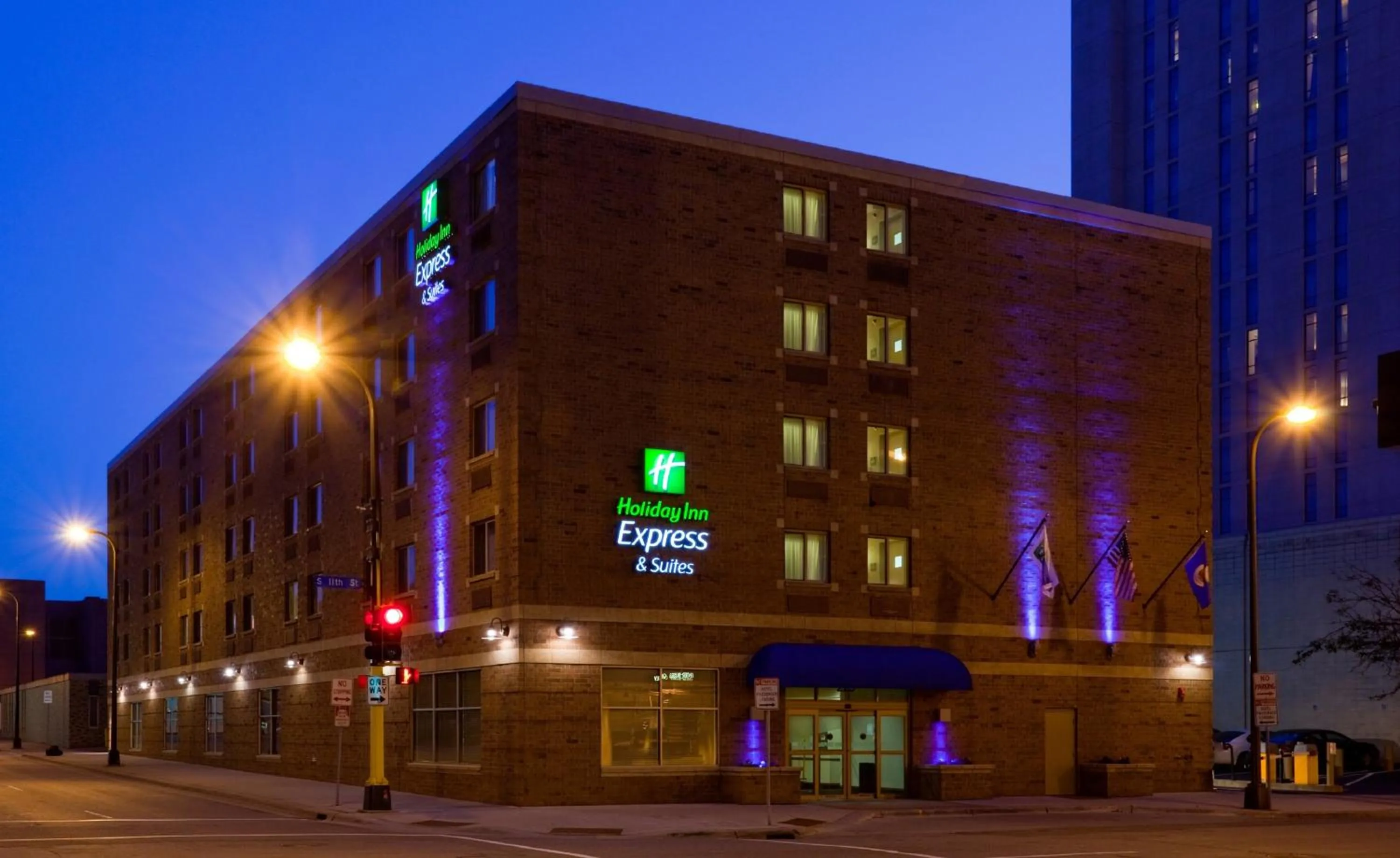 Property building in Holiday Inn Express Hotel & Suites Minneapolis-Downtown Convention Center by IHG