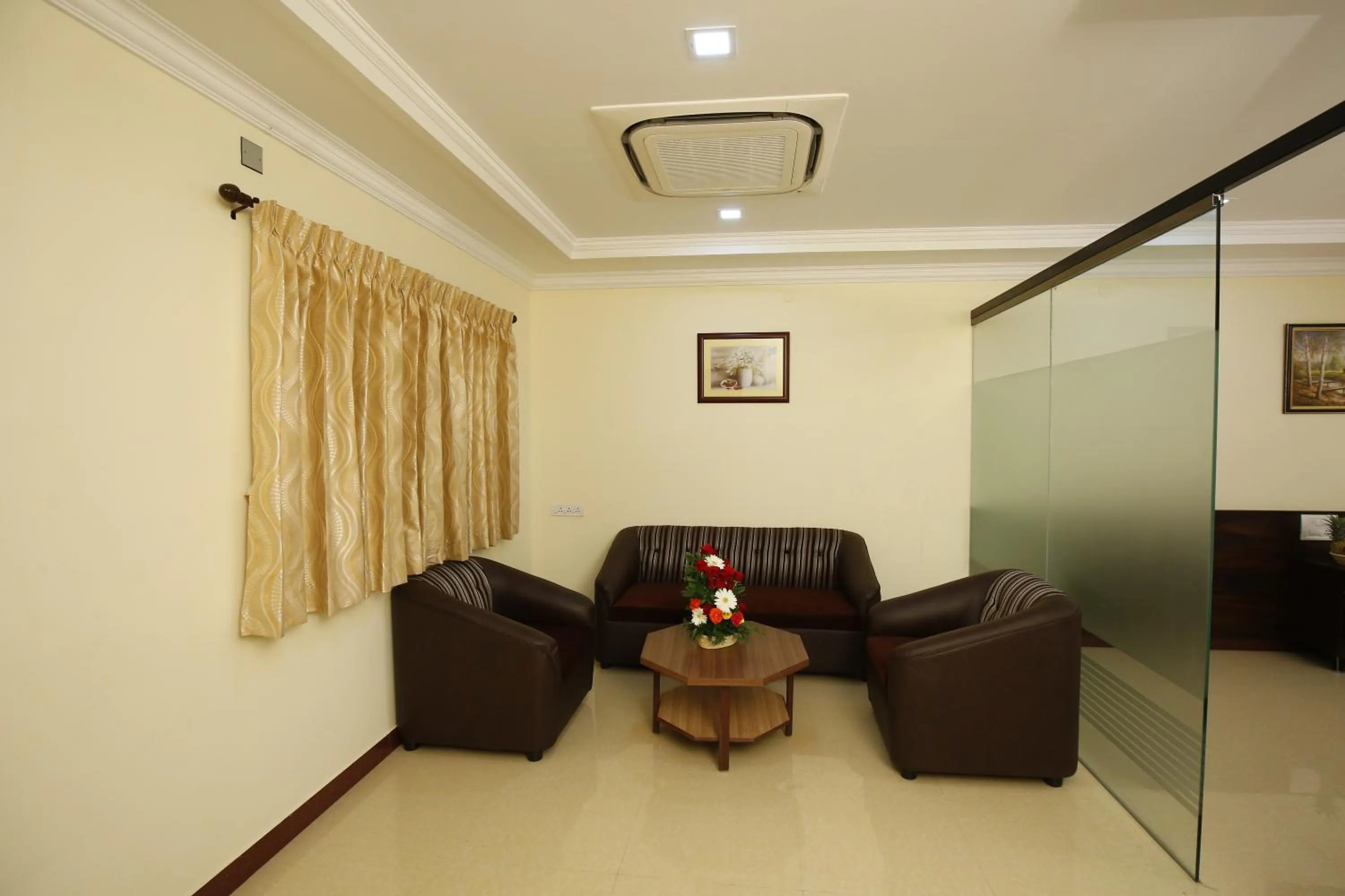 Living room, Seating Area in Hotel Sree Devi Madurai