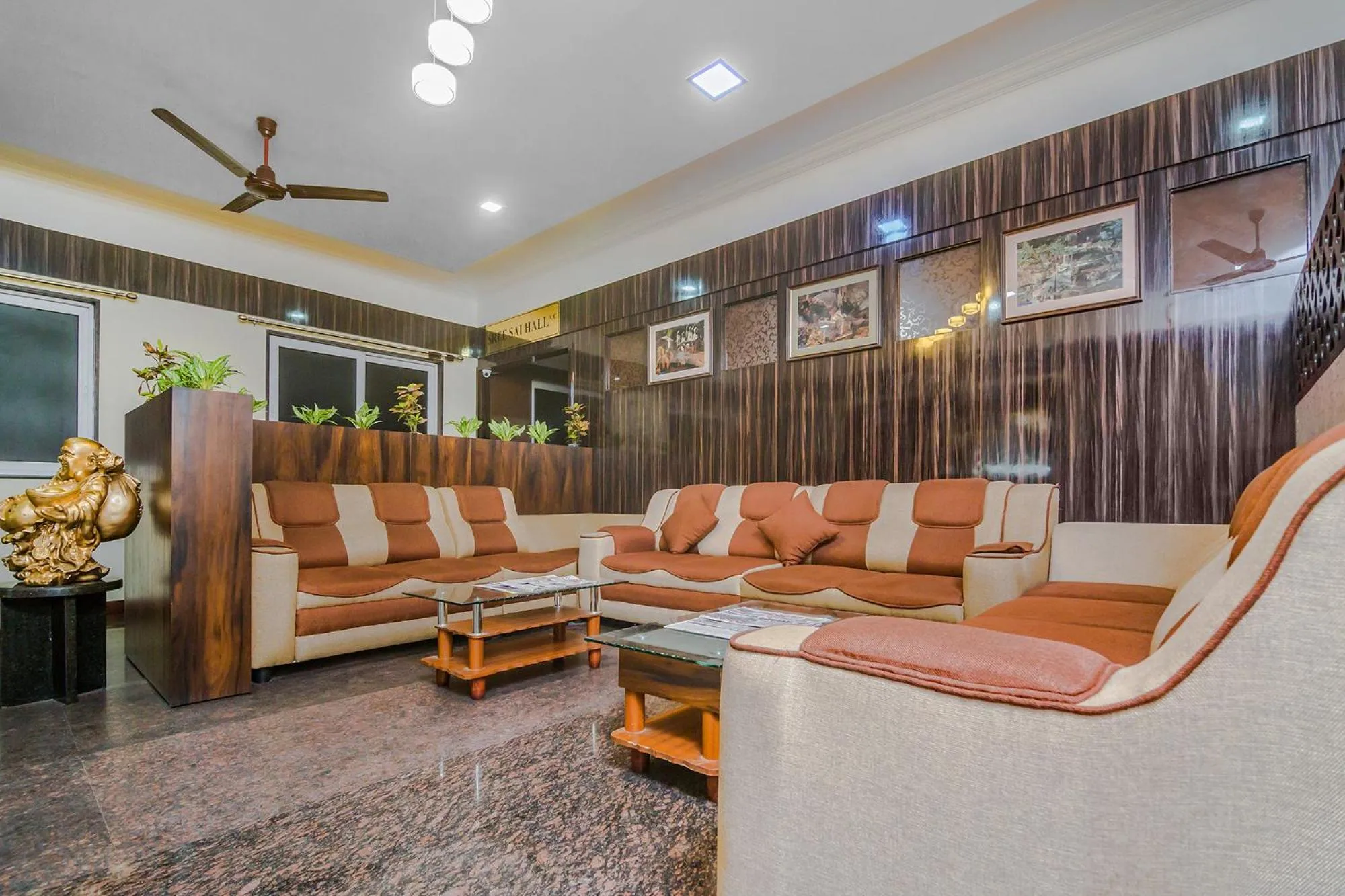 Seating area, Lobby/Reception in Hotel Sree Devi Madurai