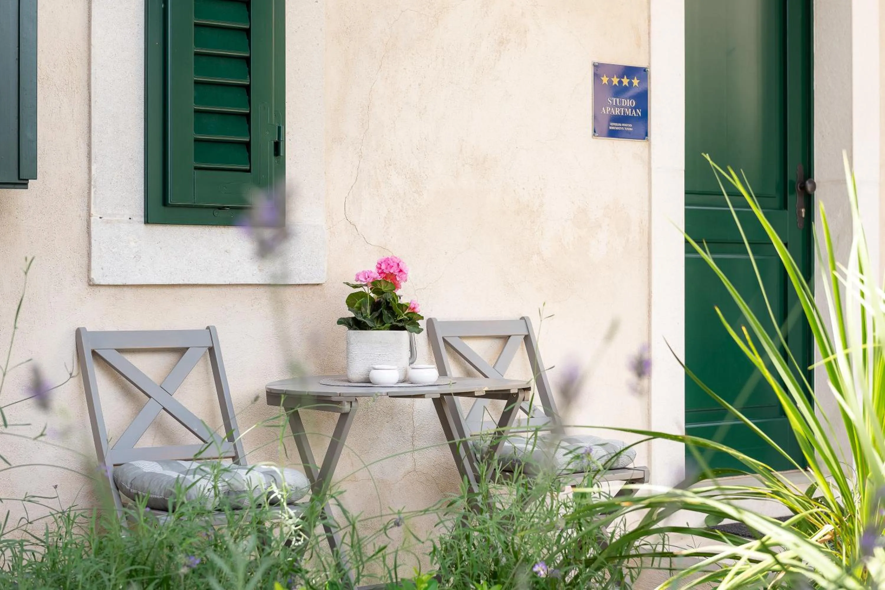 Facade/entrance in Vila Ora