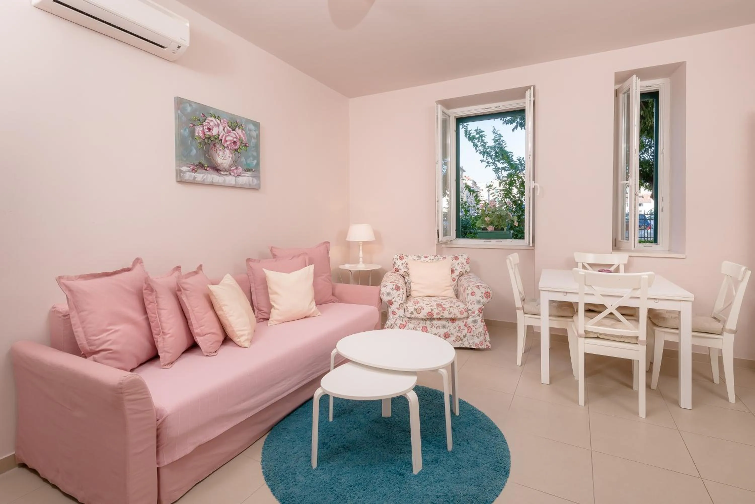 Decorative detail in Vila Ora