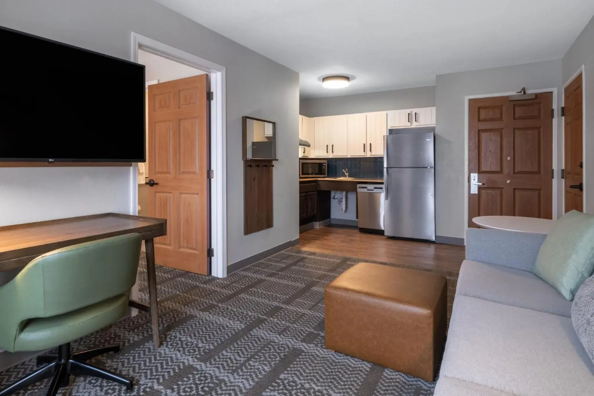 Queen Suite - Hearing Accessible/Non-Smoking in Staybridge Suites Columbus-Dublin, an IHG Hotel Queen Suite - Hearing Accessible/Non-Smoking in Staybridge Suites Columbus-Dublin, an IHG Hotel