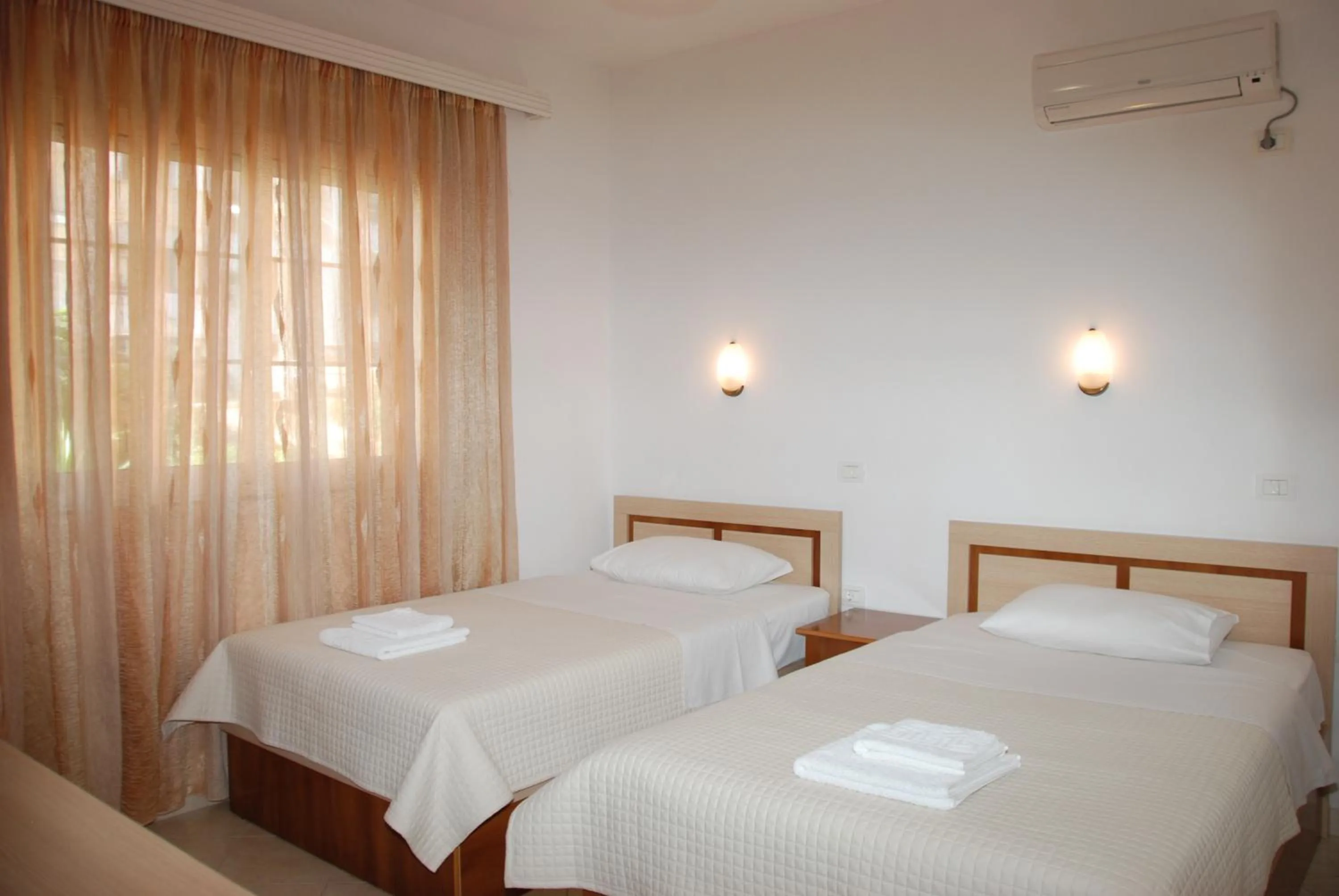 Photo of the whole room, Bed in Hotel Mano