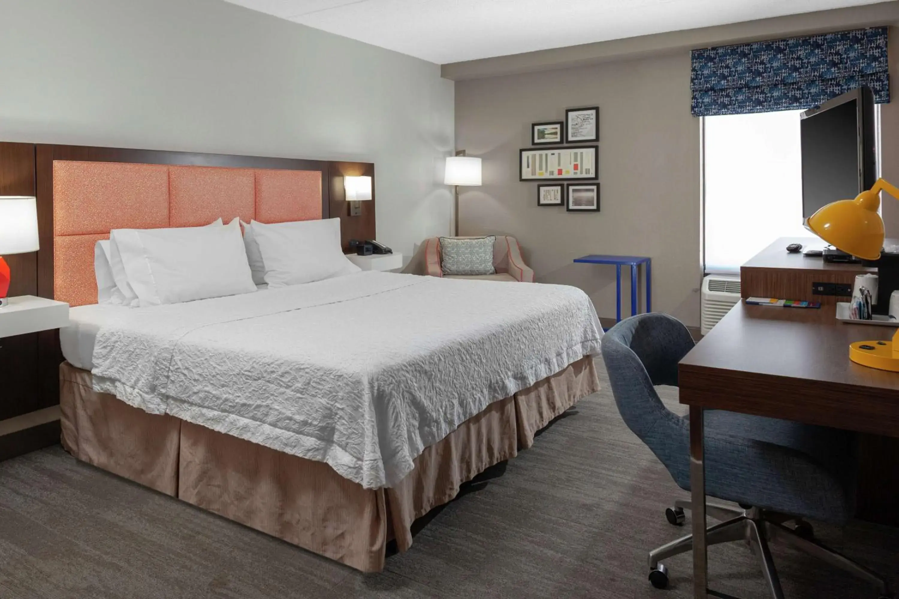 Bedroom, Bed in Hampton Inn Woodbridge Bedroom, Bed in Hampton Inn Woodbridge