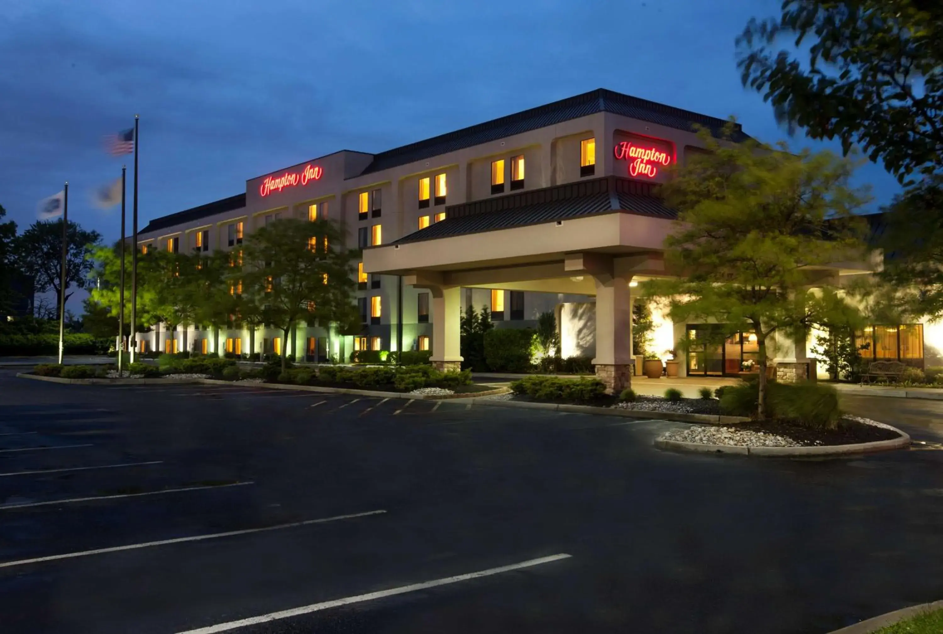 Property building in Hampton Inn Woodbridge Property building in Hampton Inn Woodbridge