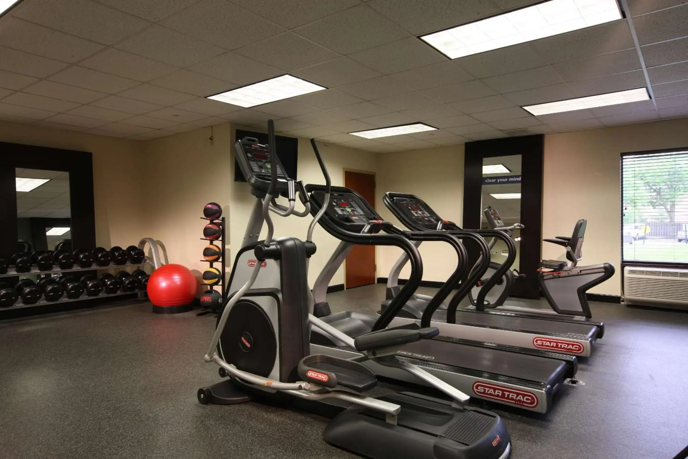 Fitness centre/facilities in Hampton Inn Woodbridge Fitness centre/facilities in Hampton Inn Woodbridge