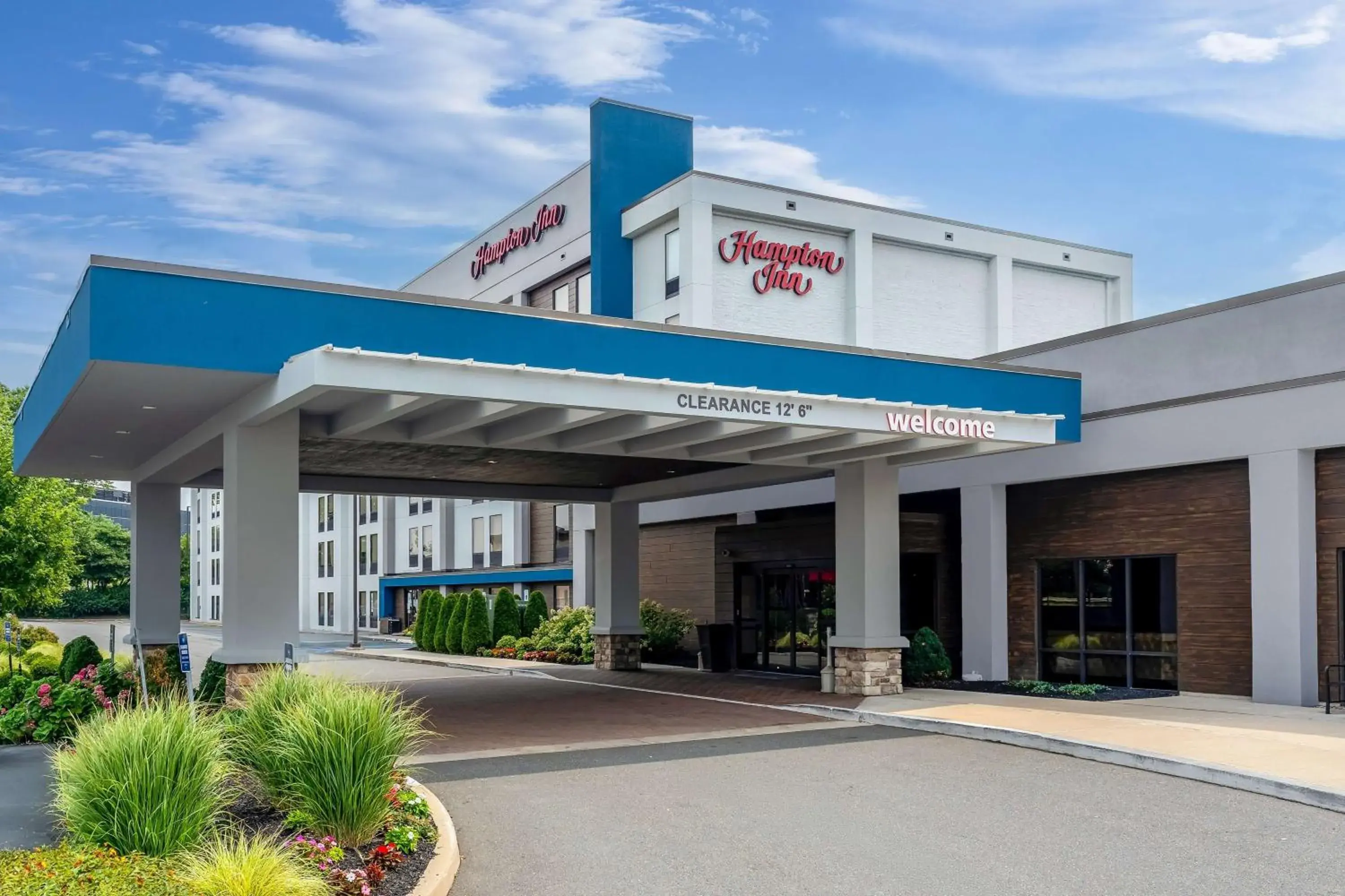 Property building in Hampton Inn Woodbridge Property building in Hampton Inn Woodbridge