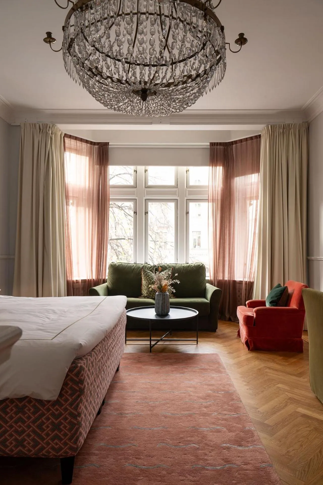 Living room, Bed in The Sparrow Hotel