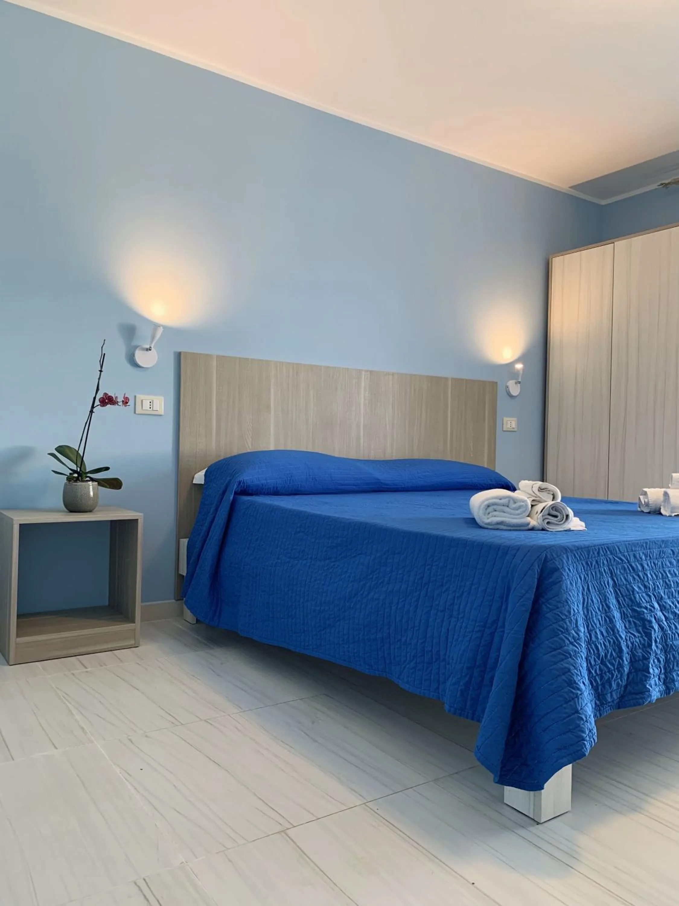 Patio, Bed in HOTEL MERCURIO SUL MARE - Fish restaurant and private beach