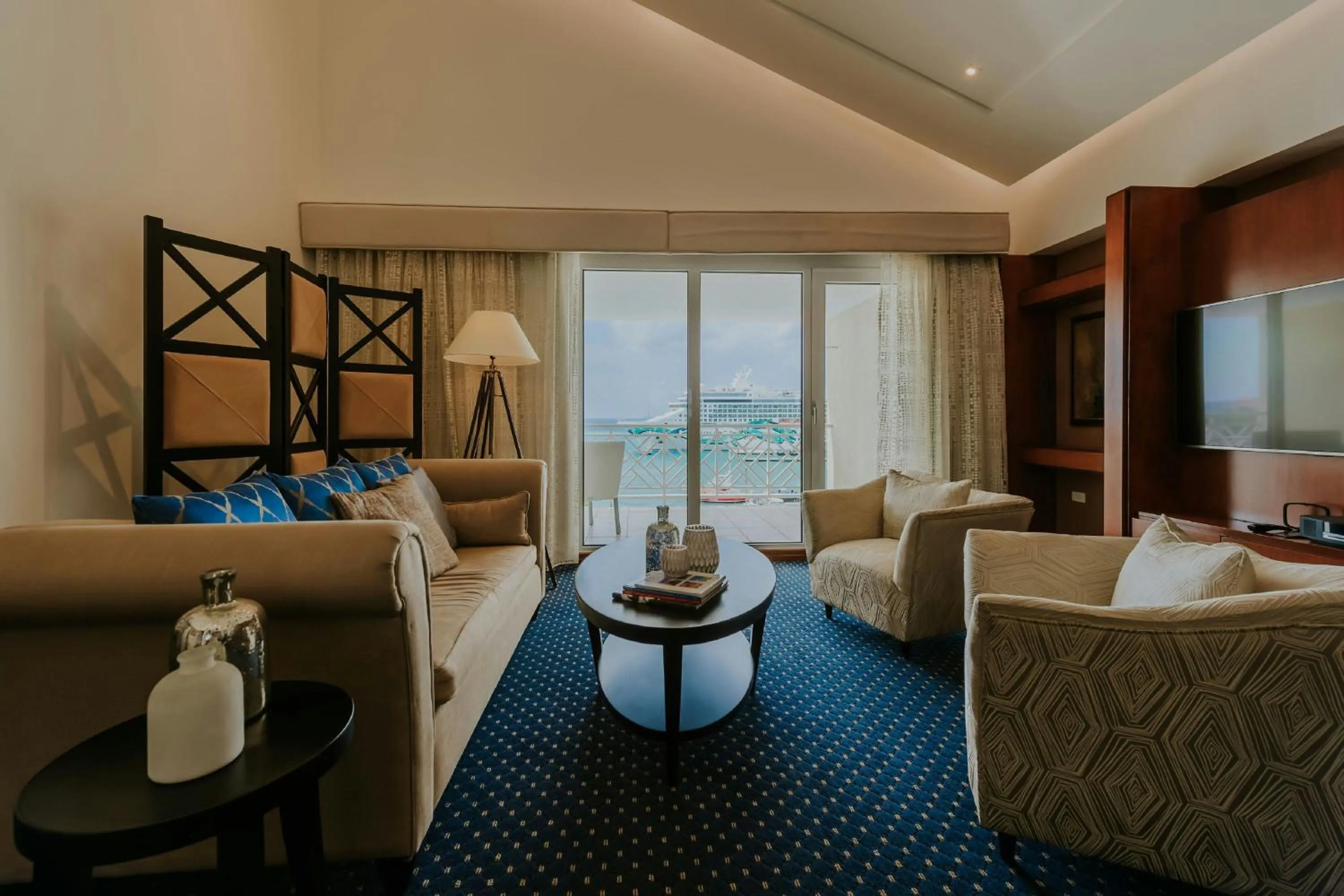 Living room in Renaissance Wind Creek Aruba Resort