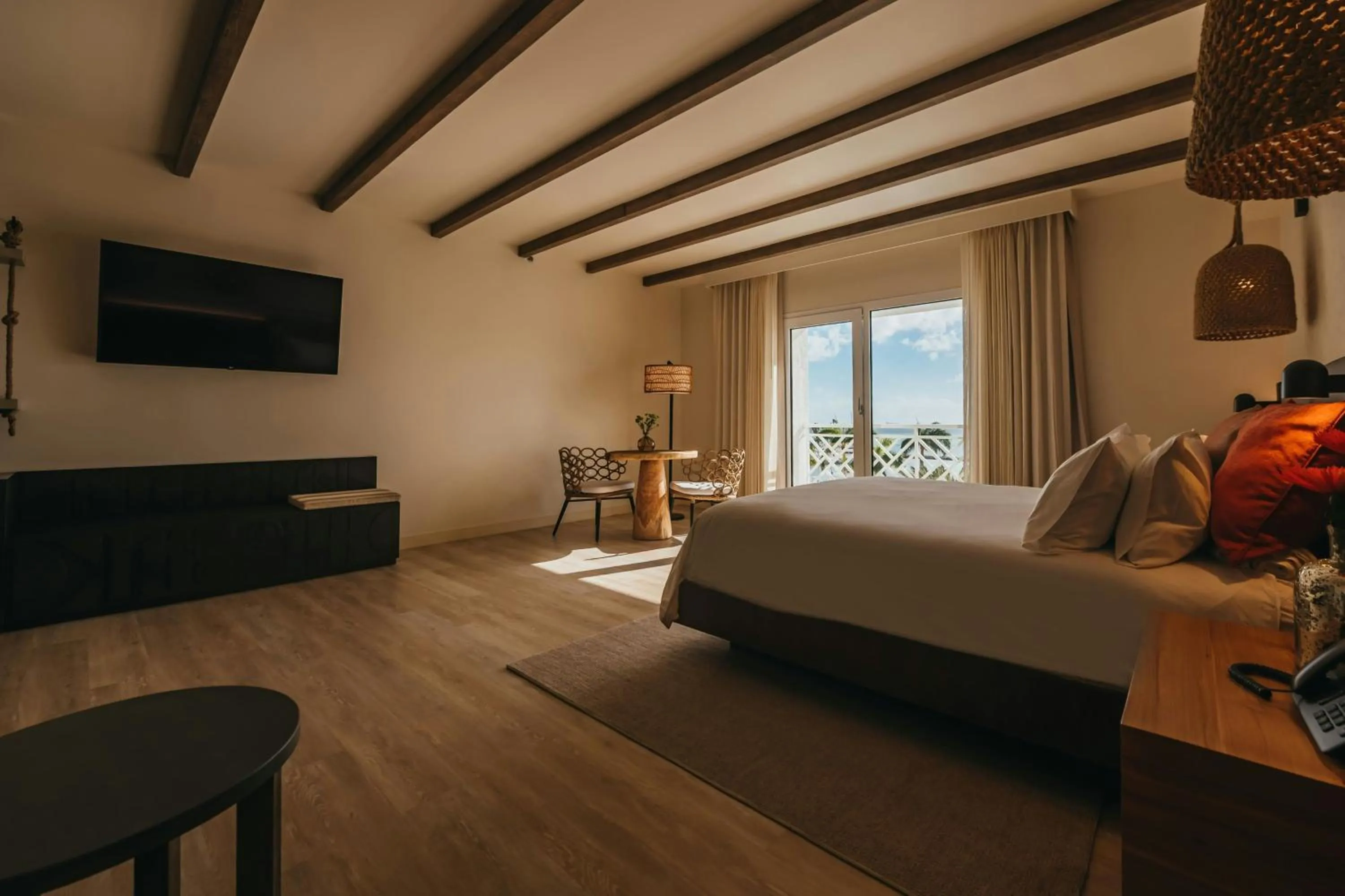 Bedroom, Bed in Renaissance Wind Creek Aruba Resort