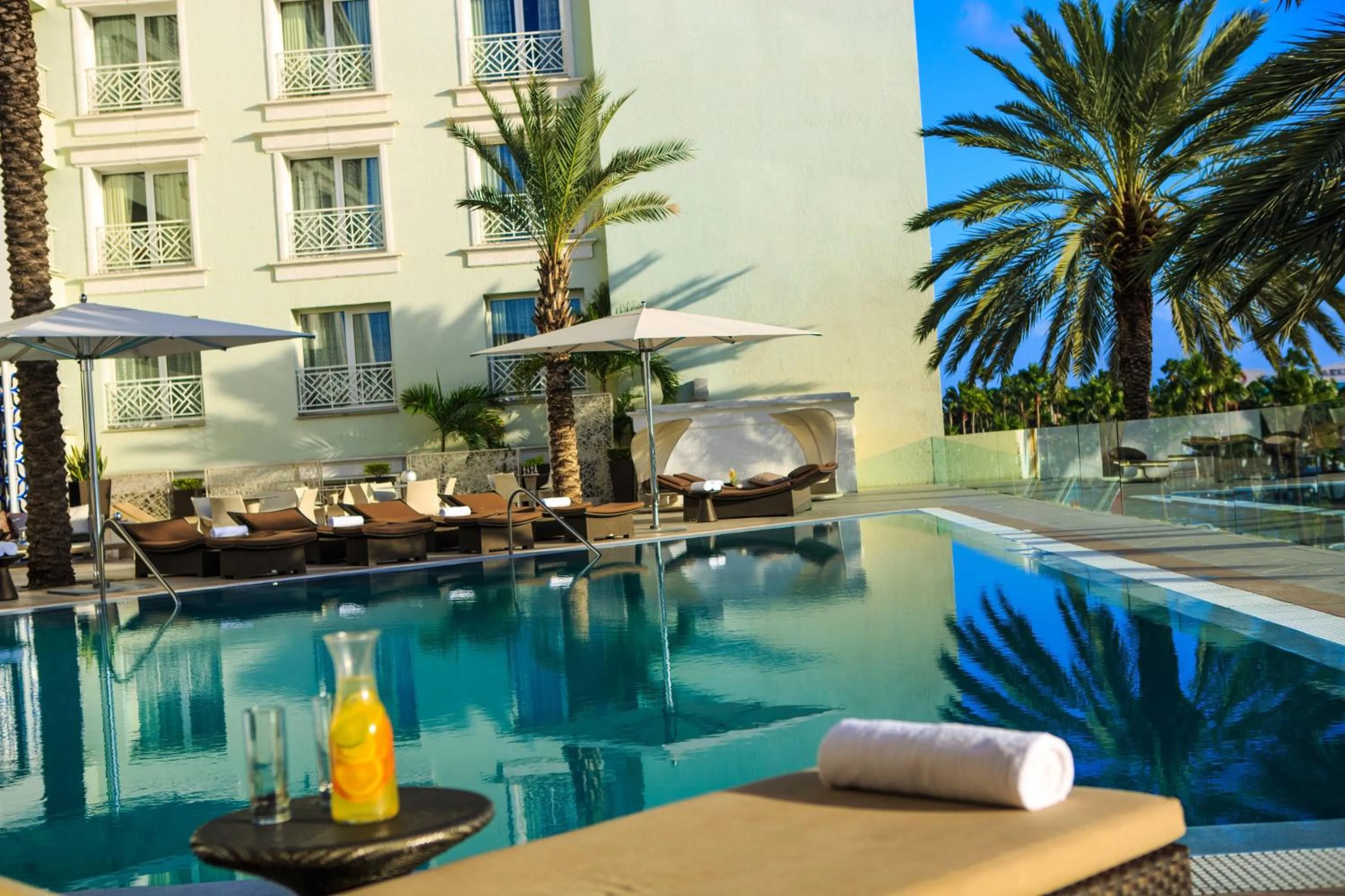 Swimming pool in Renaissance Wind Creek Aruba Resort