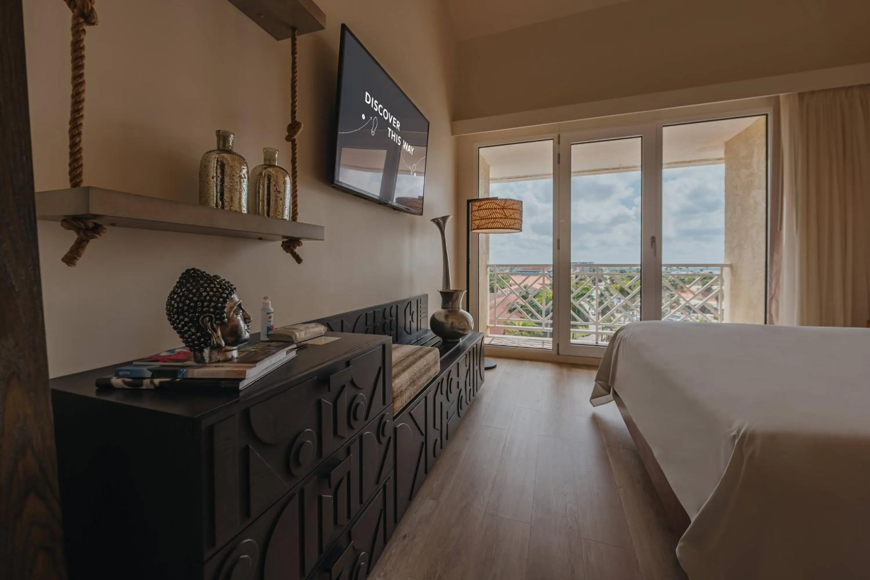 Photo of the whole room, Bed in Renaissance Wind Creek Aruba Resort