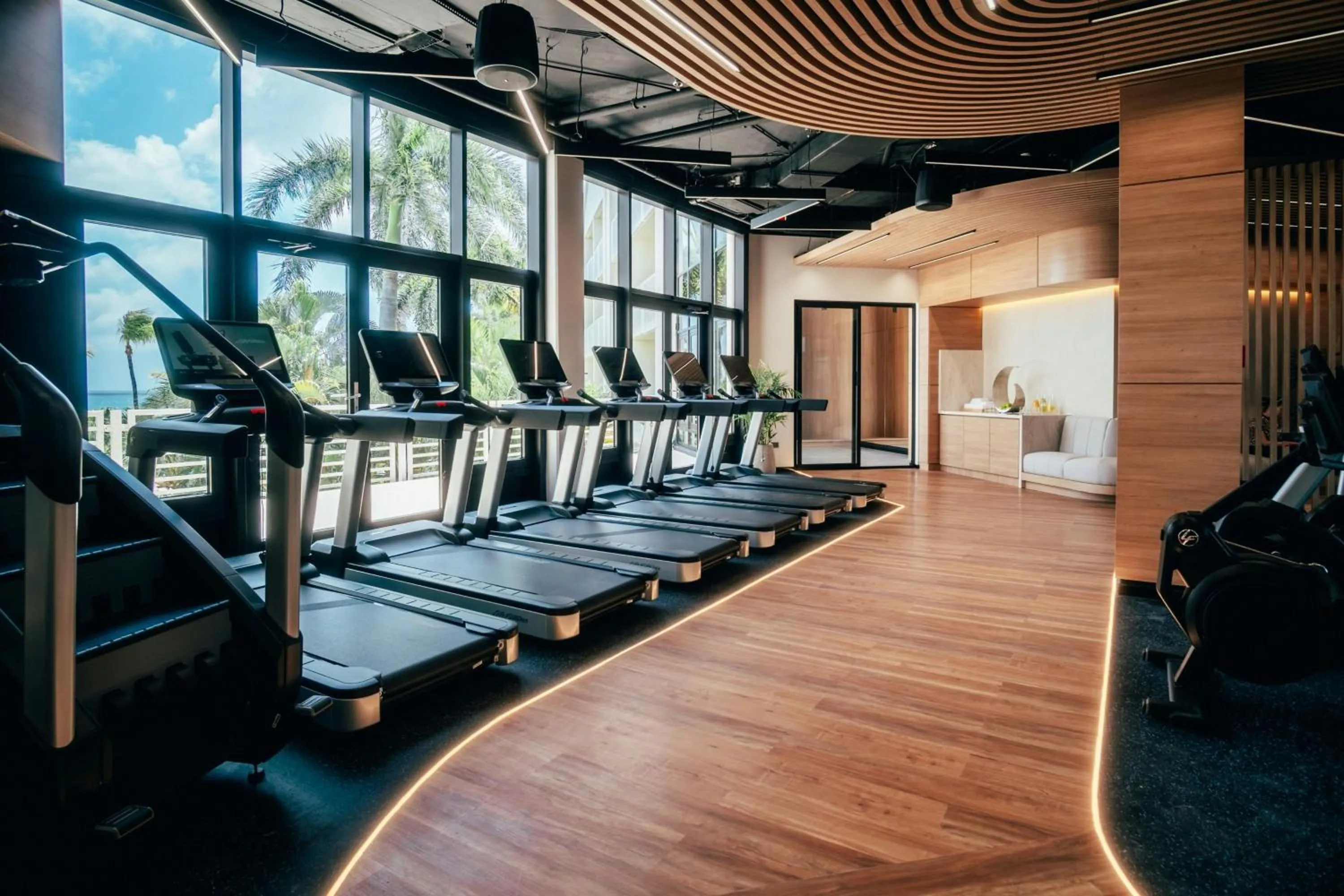 Fitness centre/facilities in Renaissance Wind Creek Aruba Resort