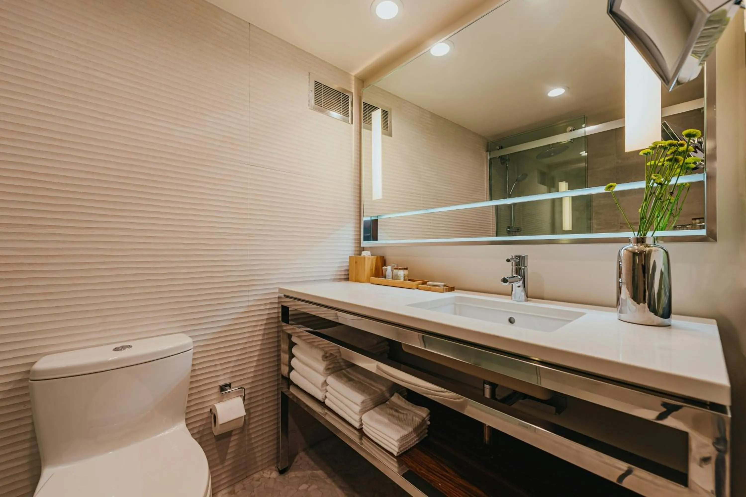 Bathroom in Renaissance Wind Creek Aruba Resort