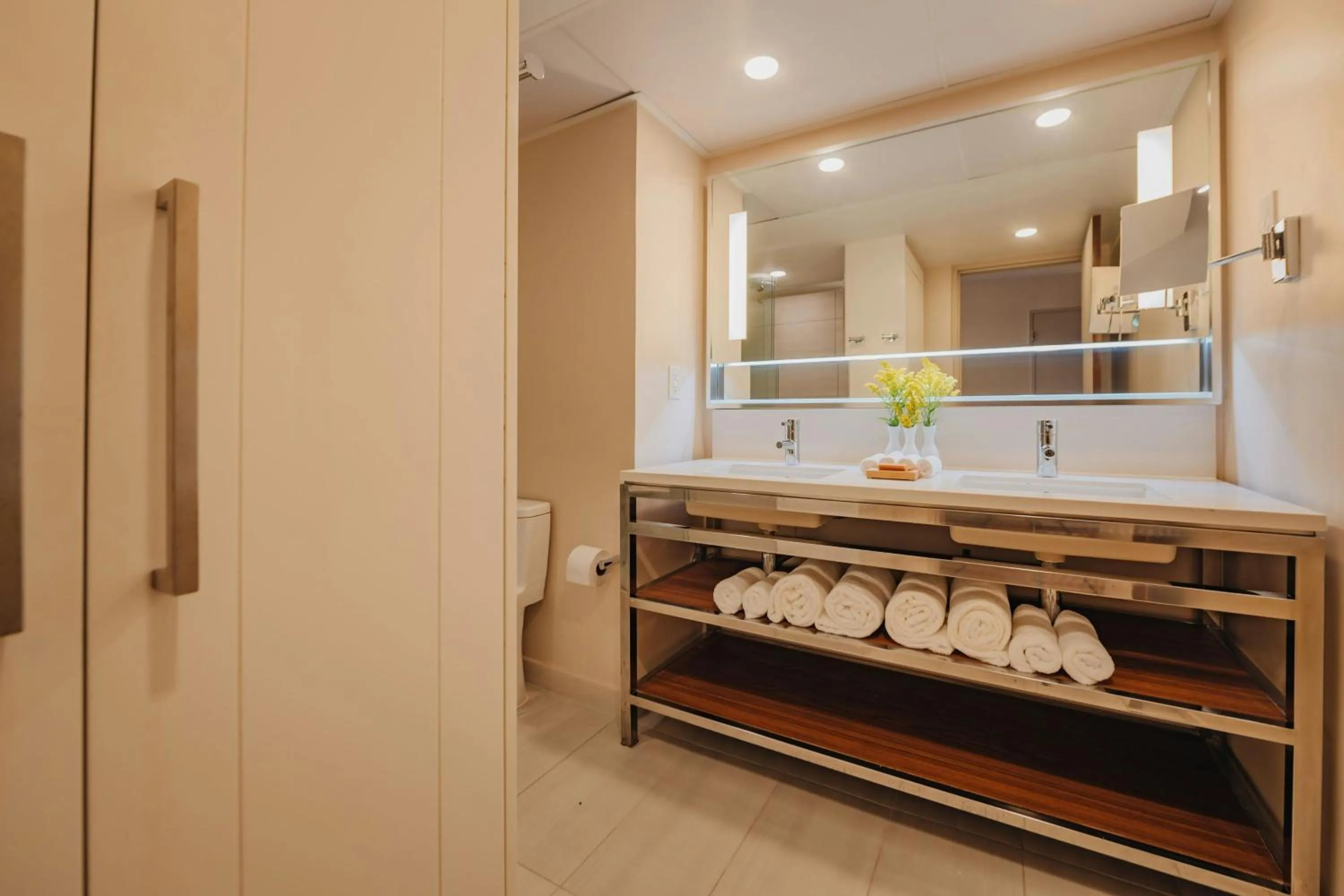 Bathroom in Renaissance Wind Creek Aruba Resort