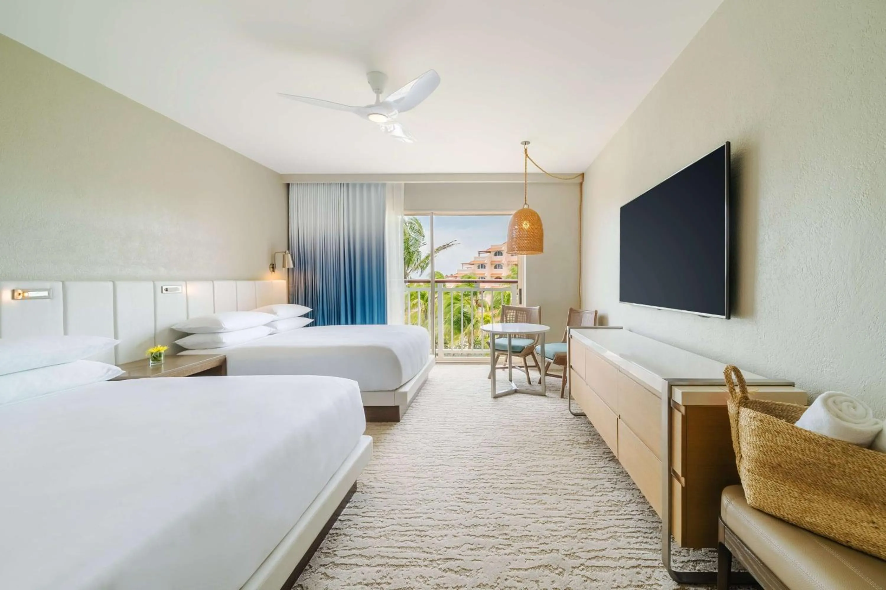 TV and multimedia in Hyatt Regency Aruba Resort & Casino