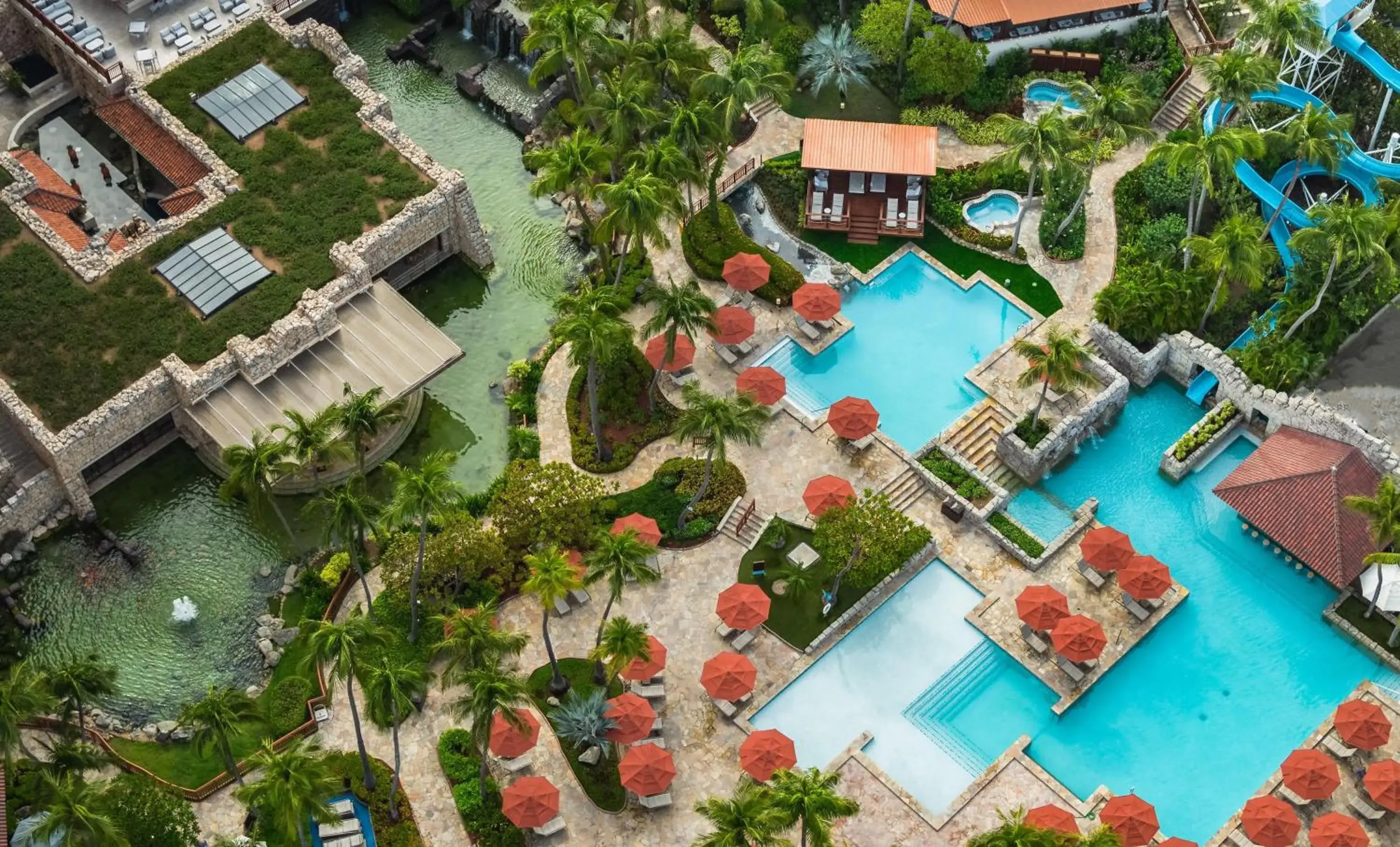 Swimming pool in Hyatt Regency Aruba Resort & Casino Swimming pool in Hyatt Regency Aruba Resort & Casino