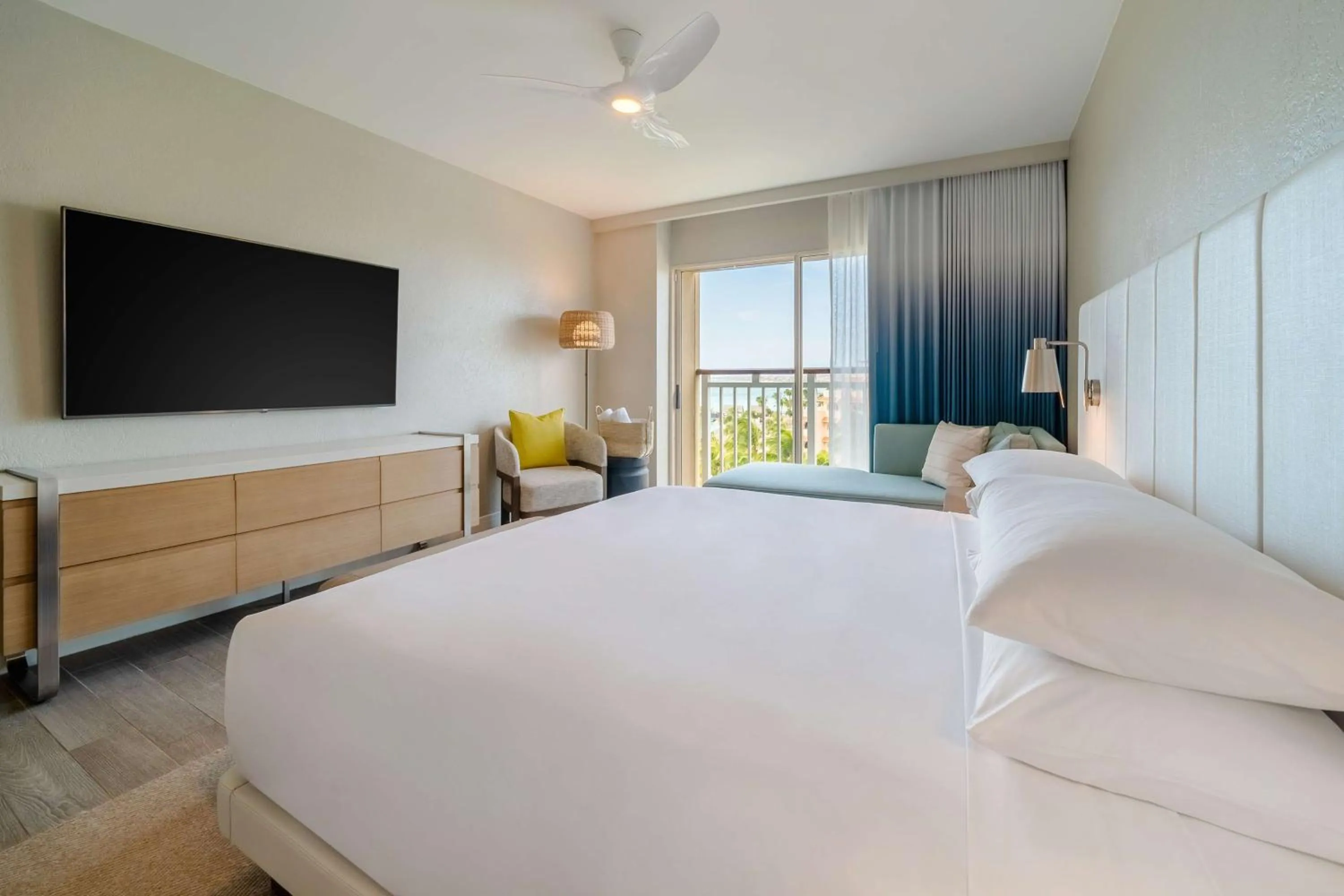 TV and multimedia in Hyatt Regency Aruba Resort & Casino