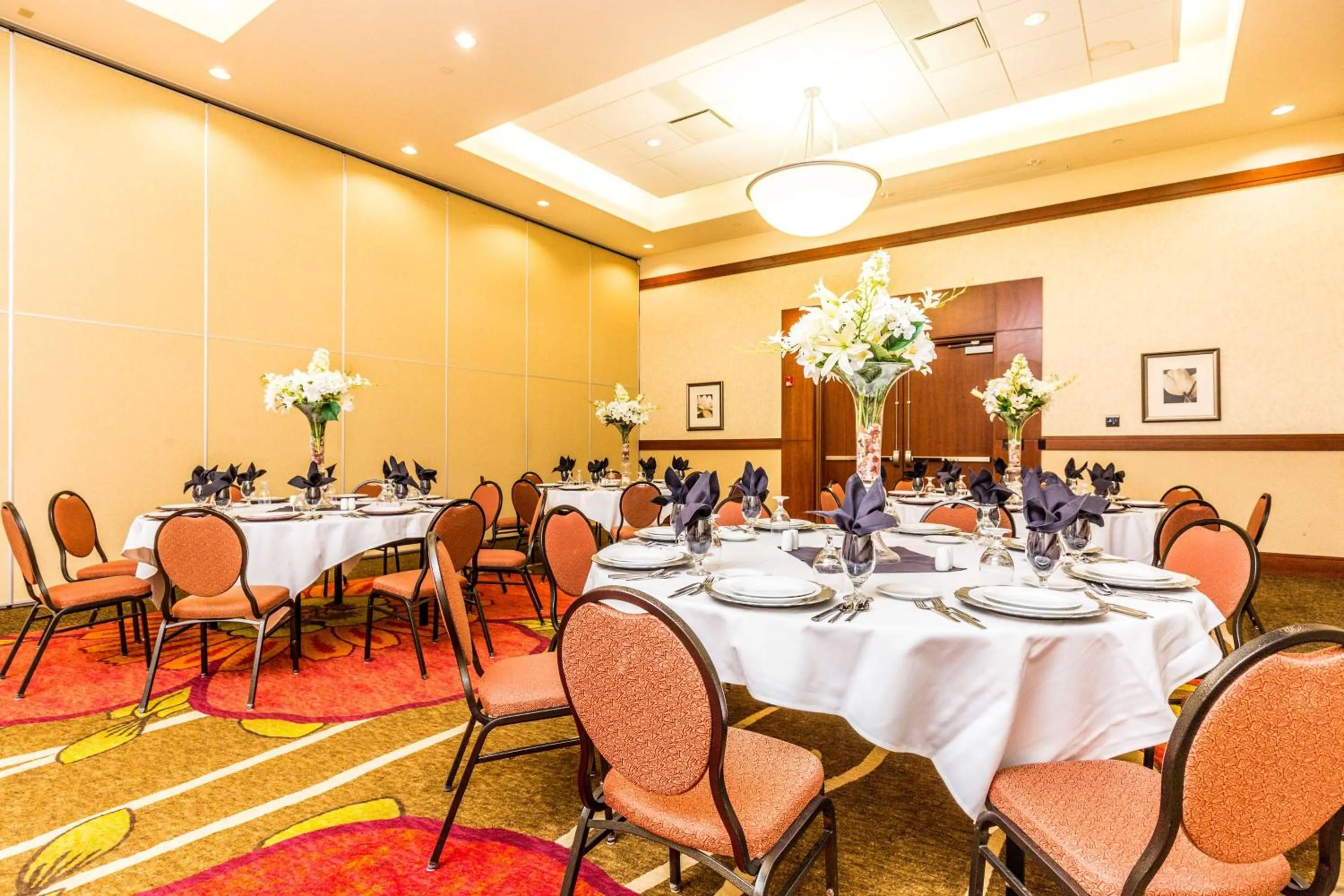 Dining area in Hilton Garden Inn St. George