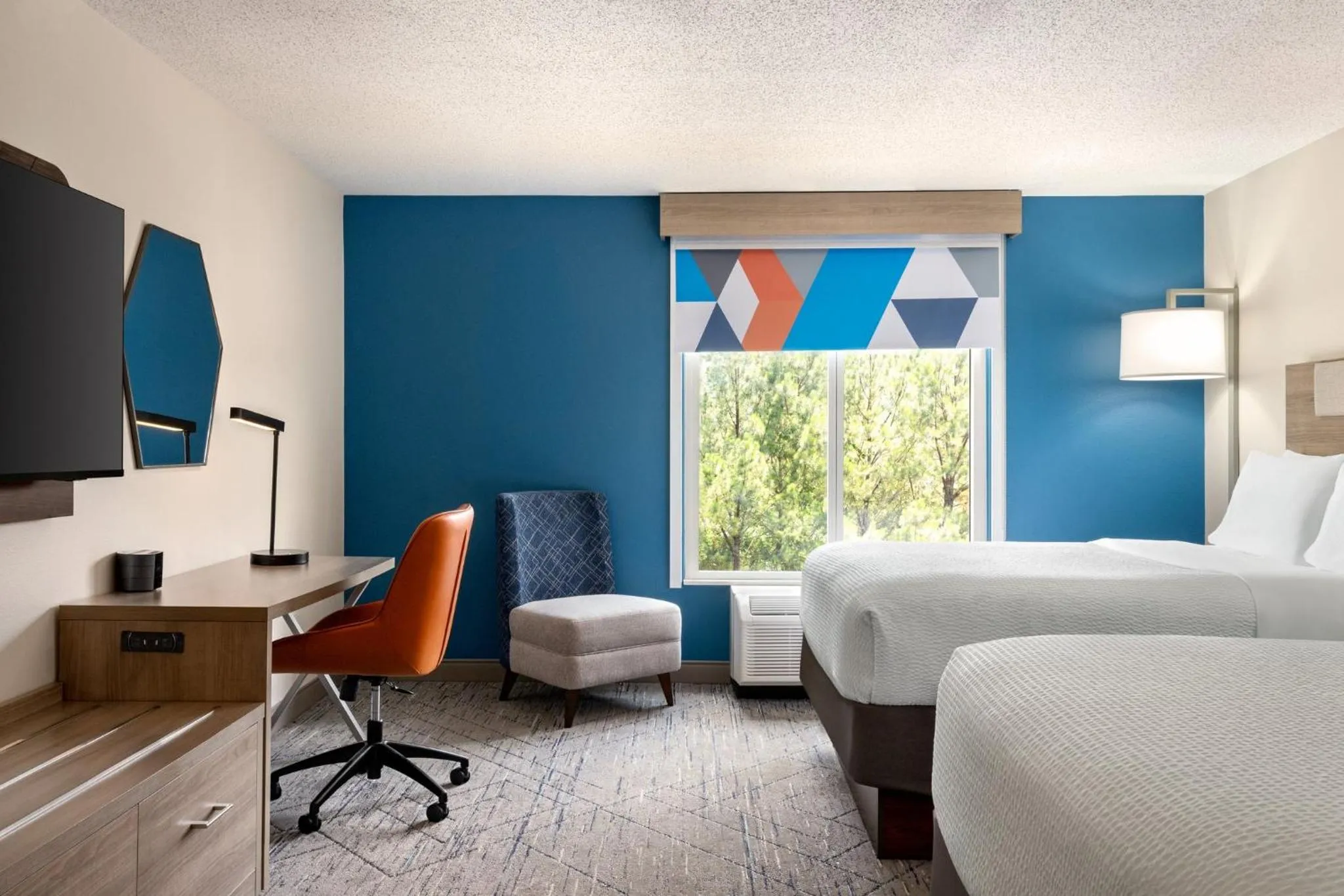 Photo of the whole room, Bed in Holiday Inn Express Birmingham Irondale East by IHG