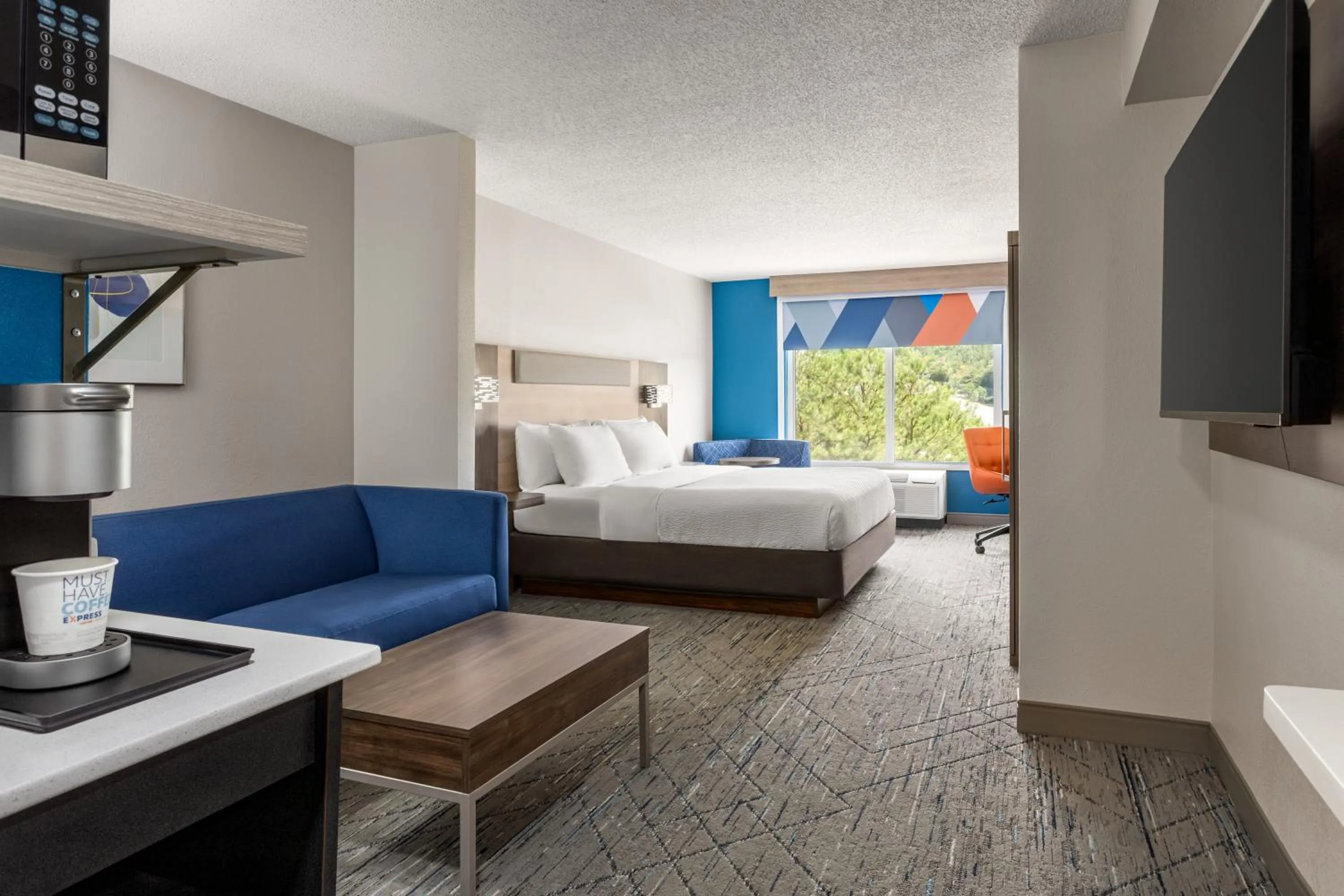 Bed in Holiday Inn Express Birmingham Irondale East by IHG