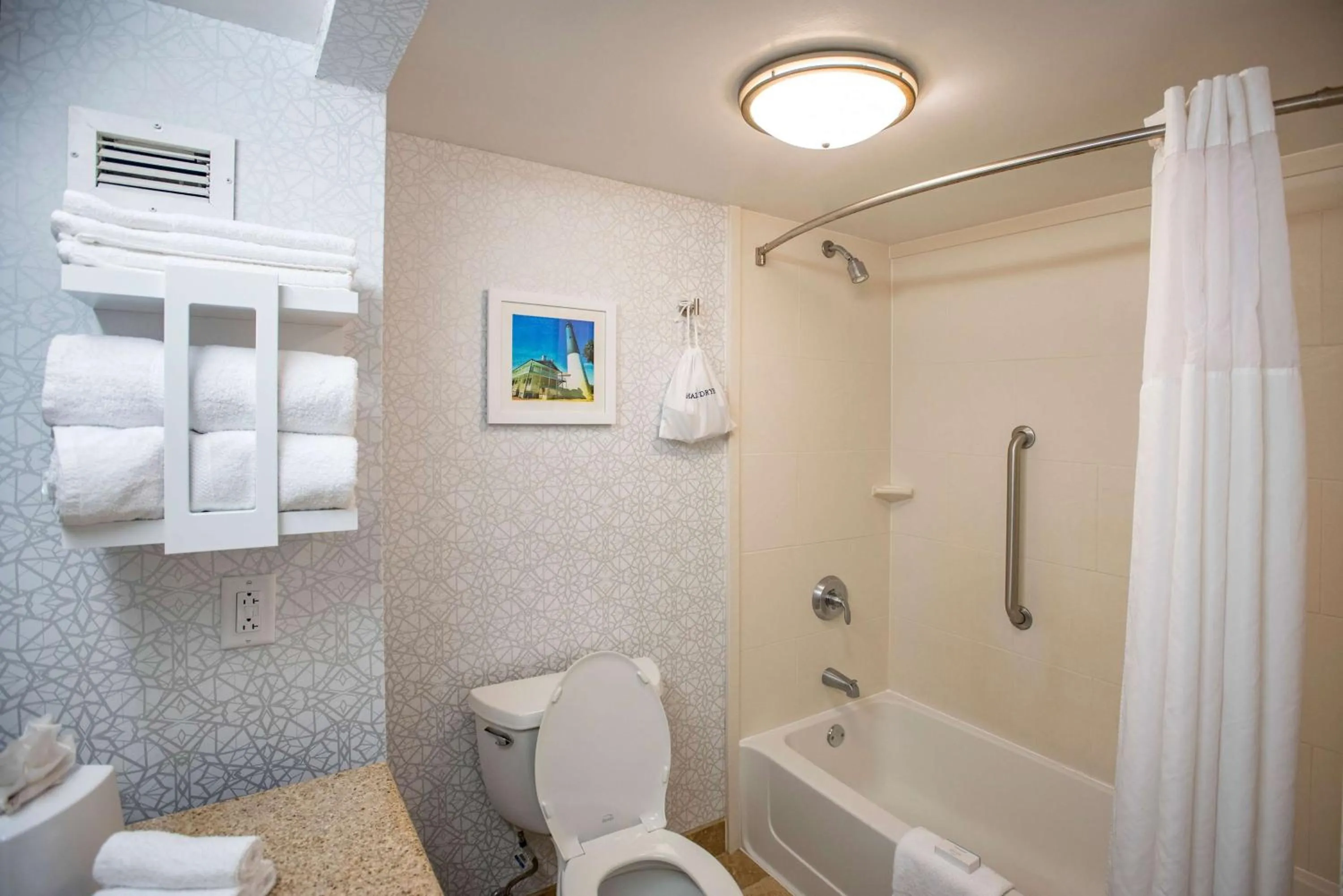 Bathroom in Hampton Inn Pensacola-Airport