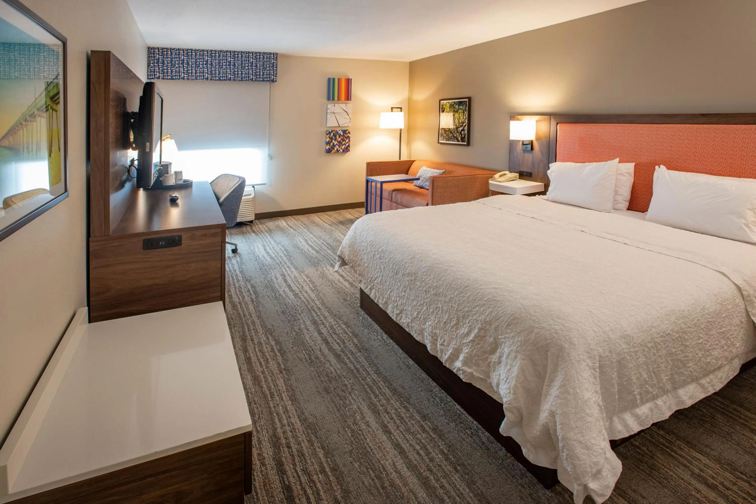 Bedroom, Bed in Hampton Inn Pensacola-Airport