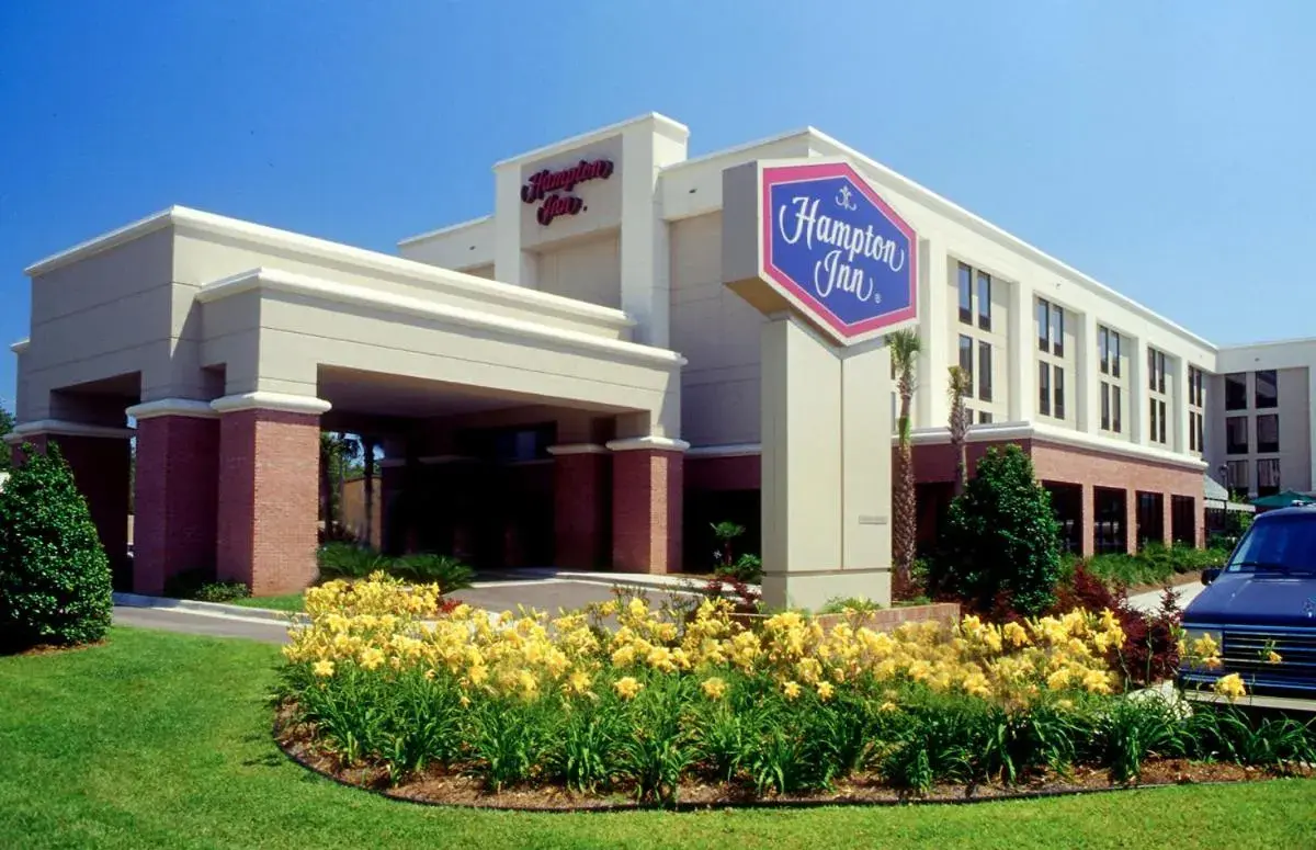 Property building in Hampton Inn Pensacola-Airport Property building in Hampton Inn Pensacola-Airport