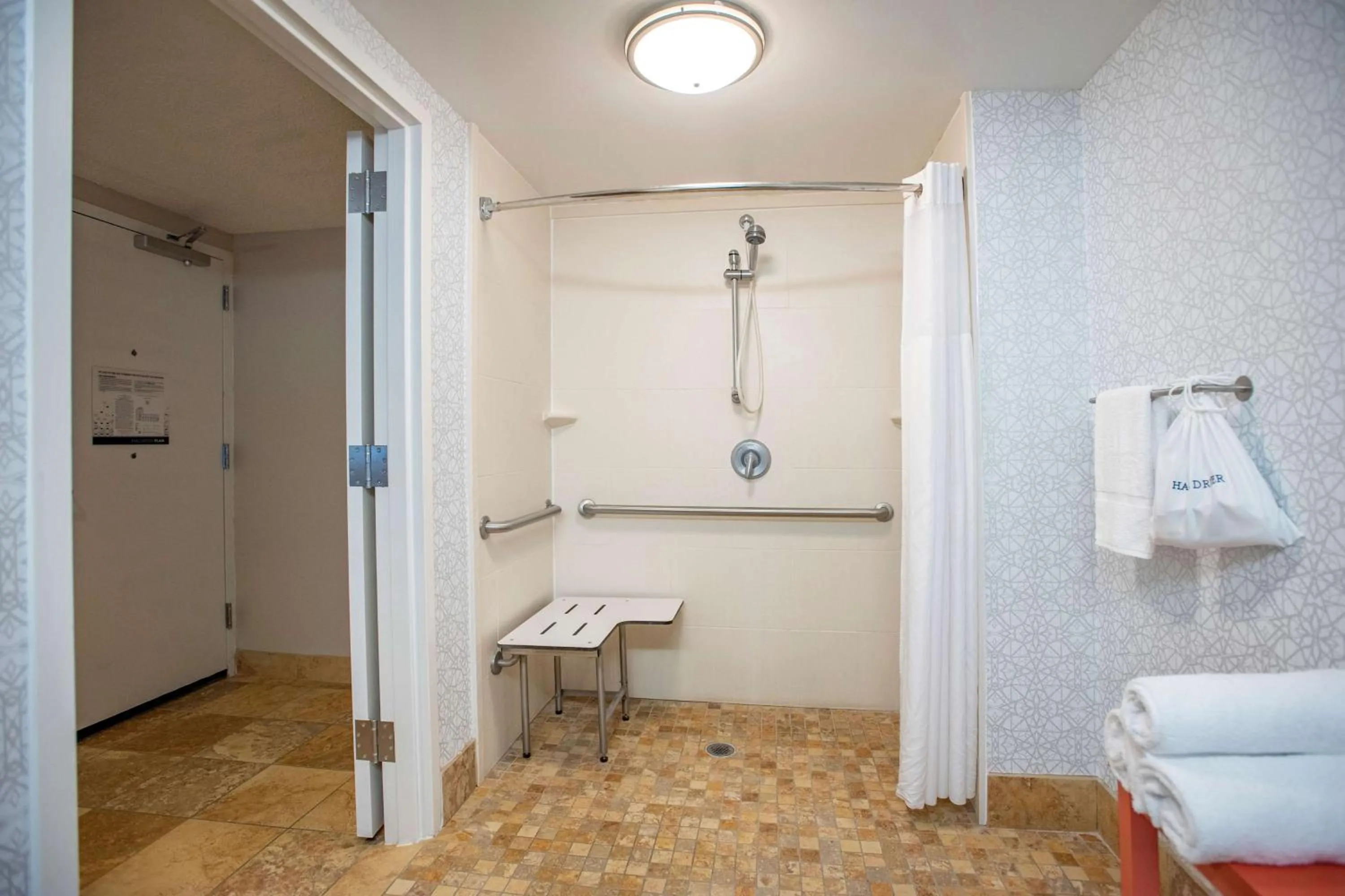 Bathroom in Hampton Inn Pensacola-Airport