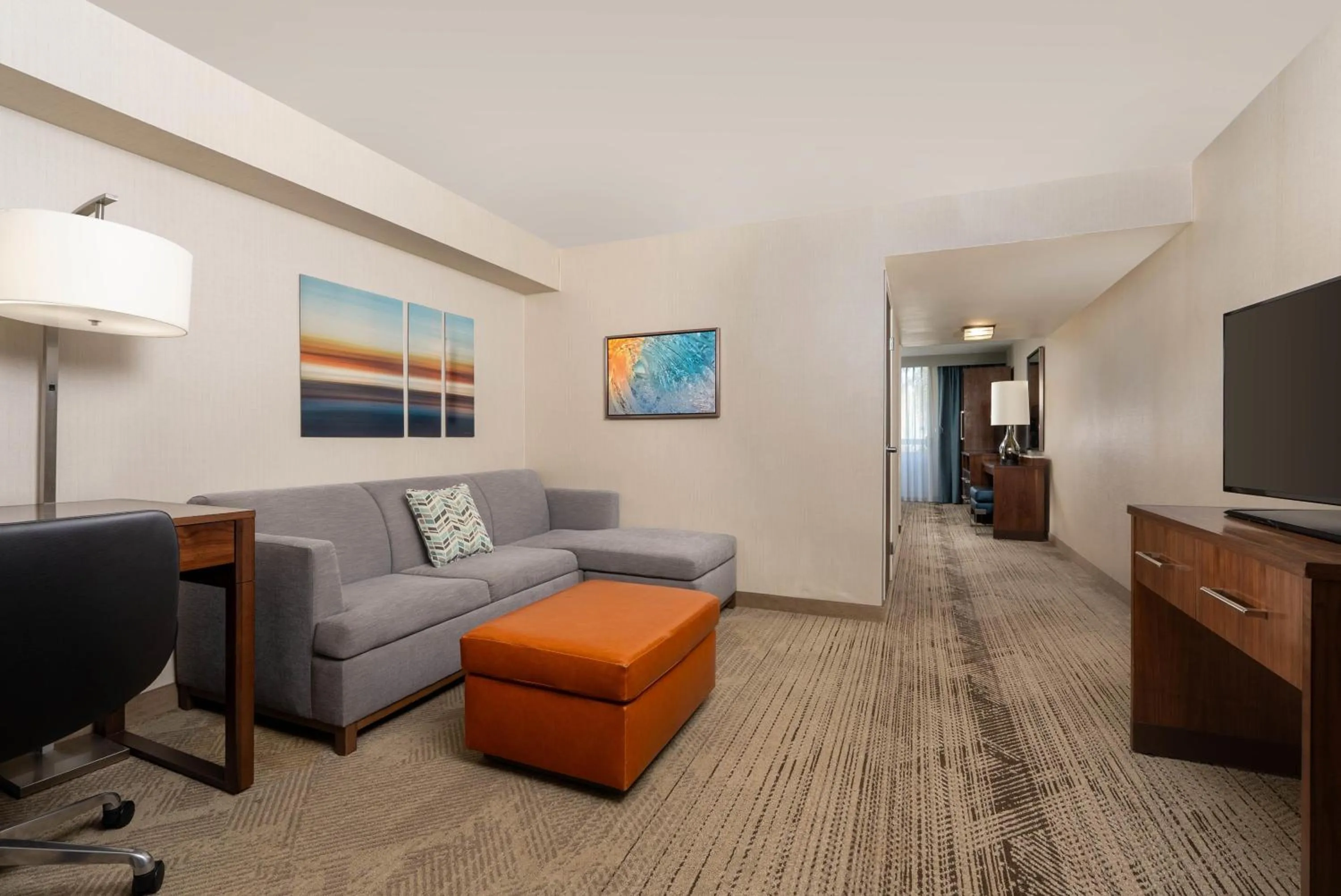 Living room in Embassy Suites San Luis Obispo