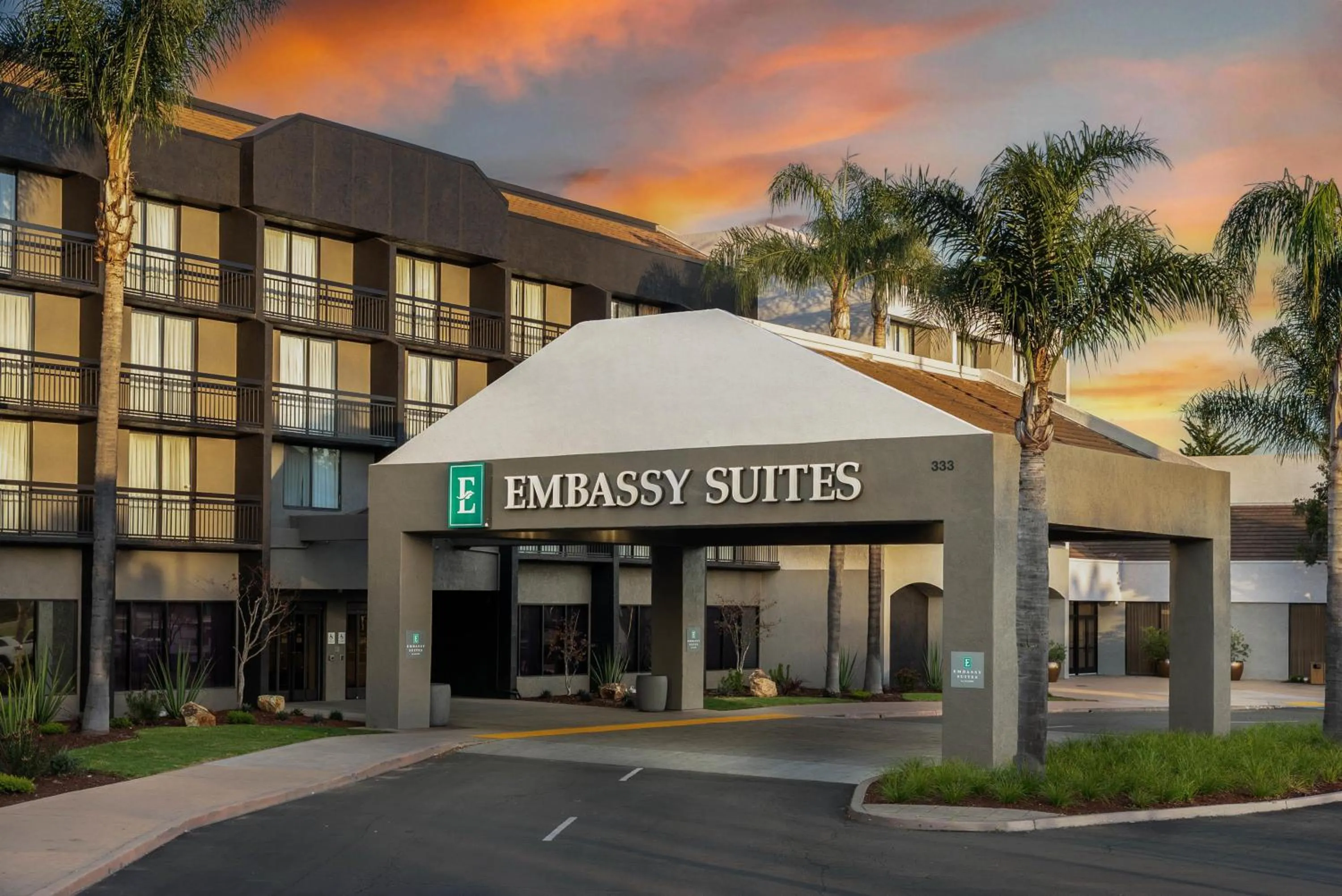 Property building in Embassy Suites San Luis Obispo
