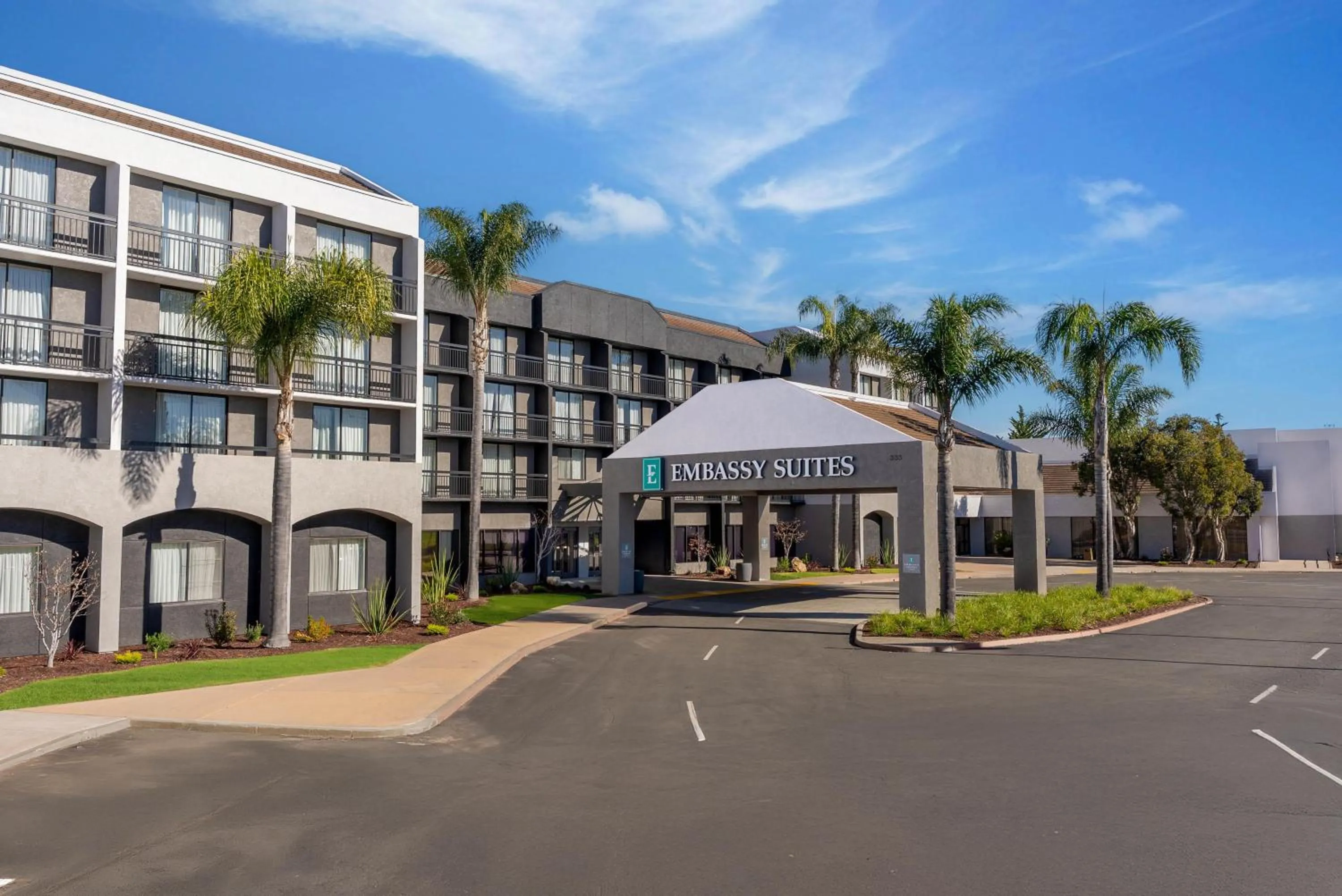 Property building in Embassy Suites San Luis Obispo